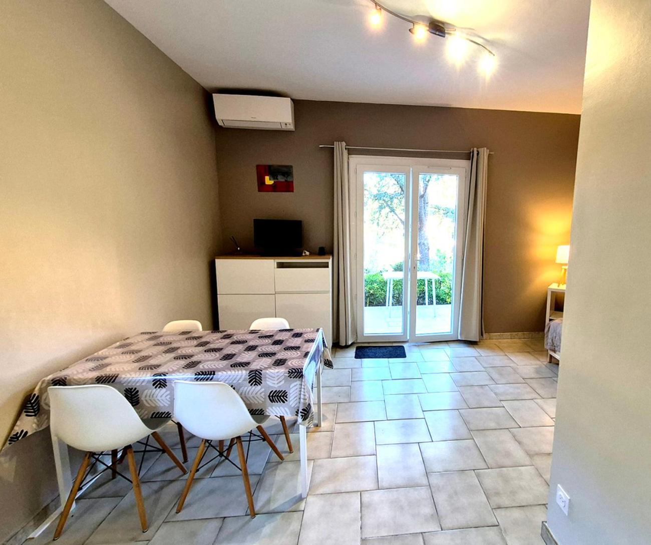 APPARTEMENTS DANS VILLA EN REZ DE JARDIN, photo 10