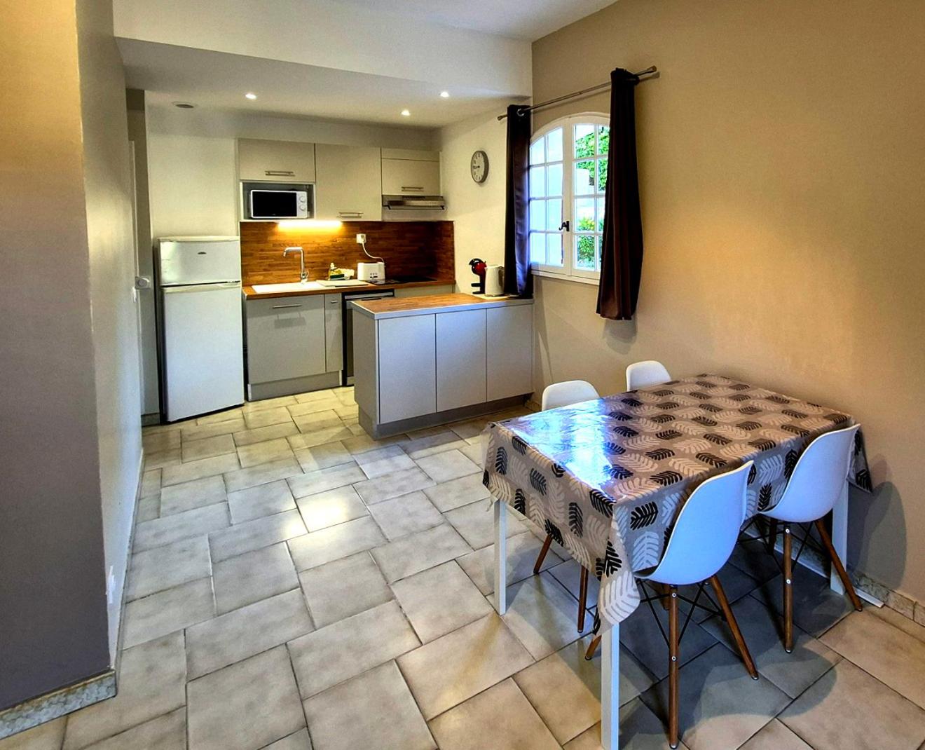 APPARTEMENTS DANS VILLA EN REZ DE JARDIN, photo 8