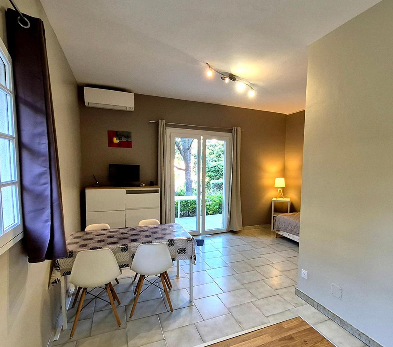 APPARTEMENTS DANS VILLA EN REZ DE JARDIN, photo 19