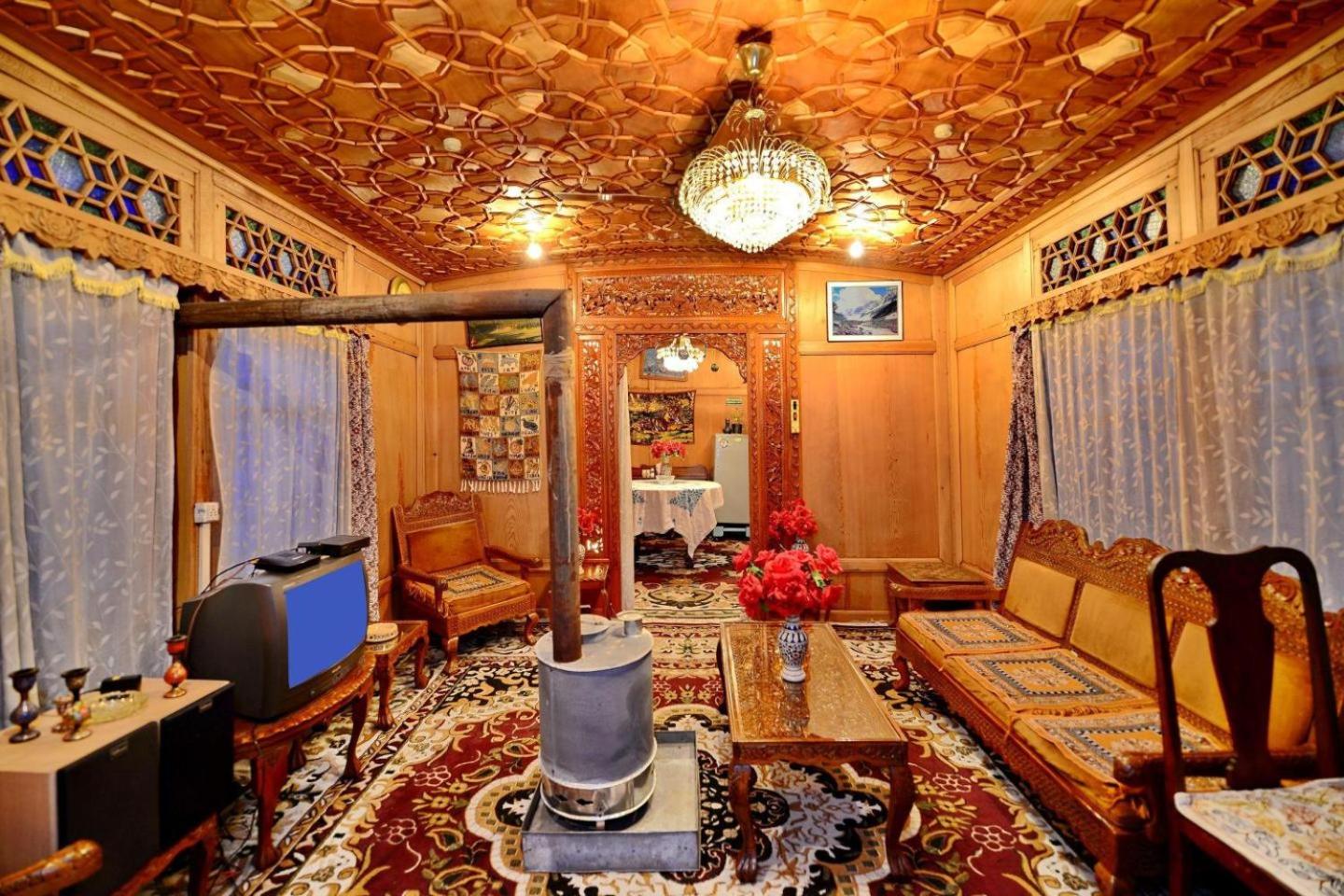 Golden Crest DALLAKE
