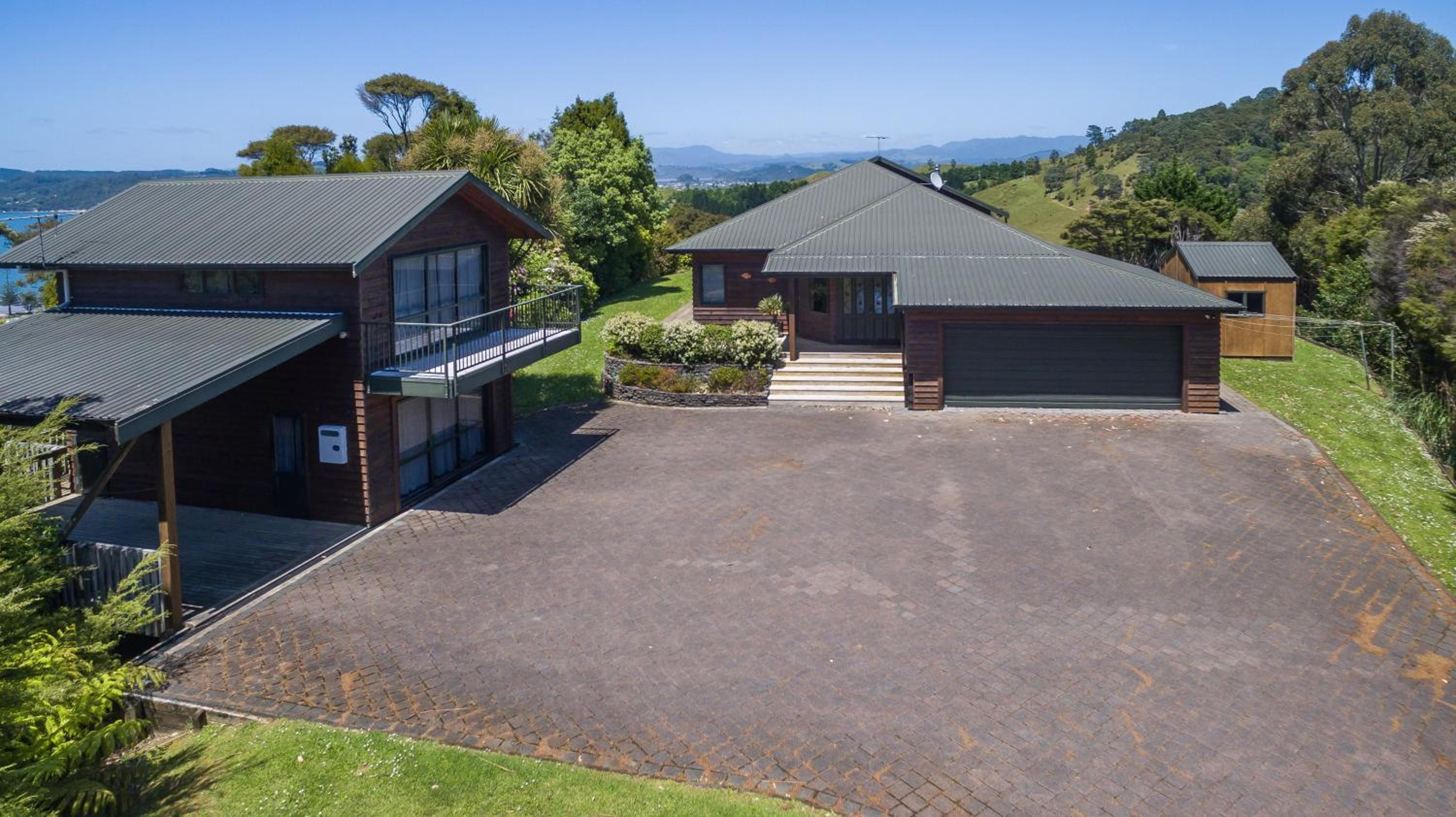 Treetops Cottage at the Castle view 2
