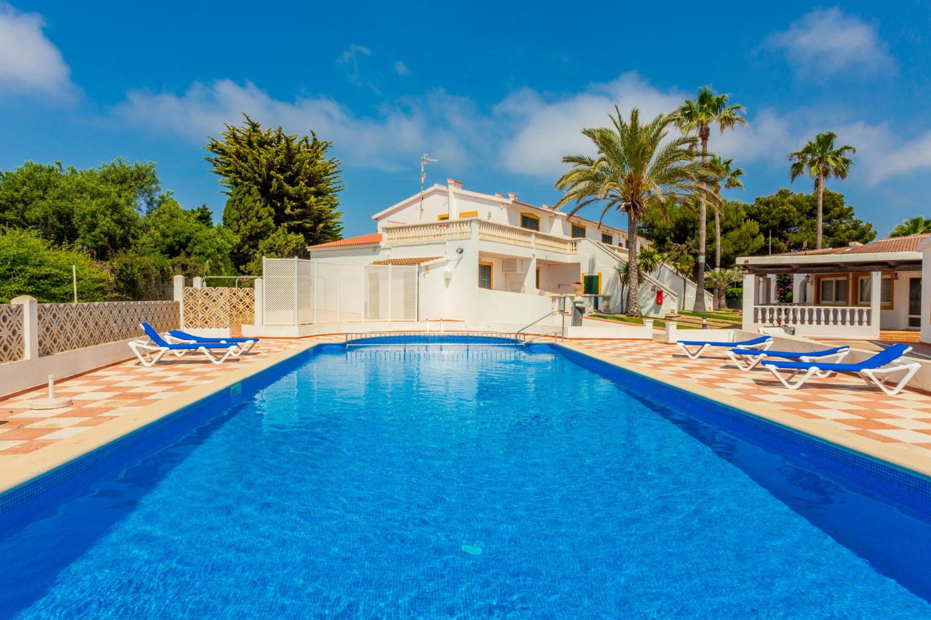 Apartamento en complejo de zonas ajardinadas-c11
