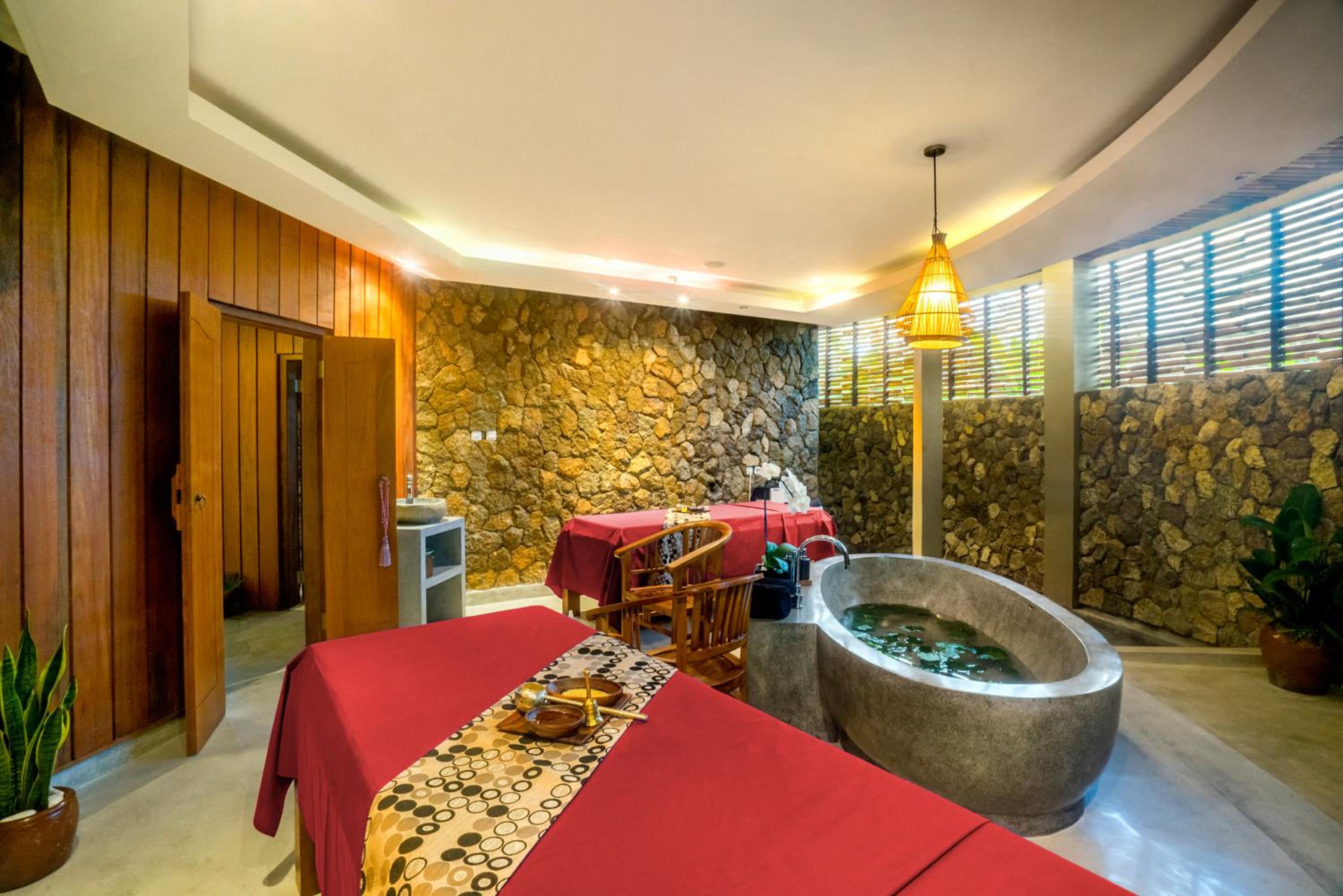 Honai Resort 72
