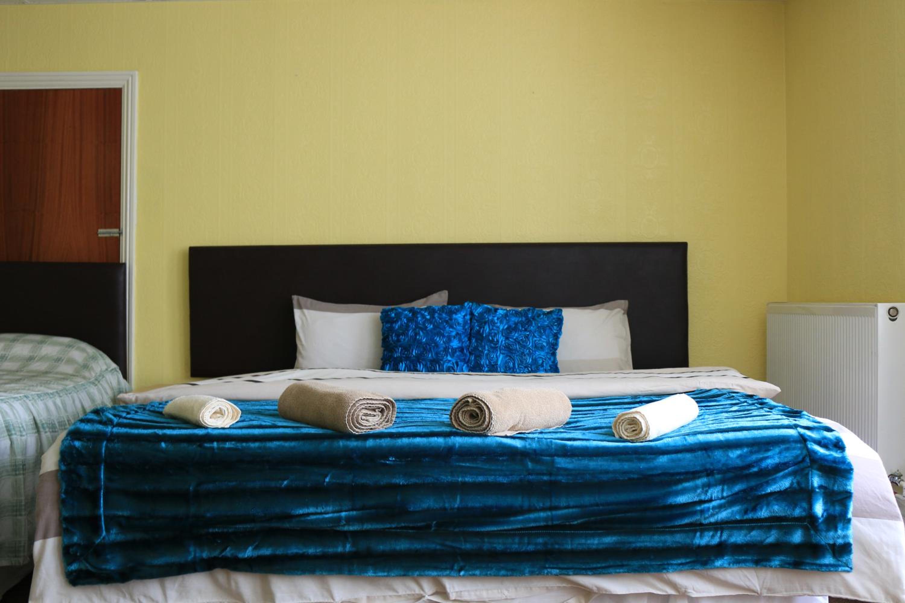 Acorn Lodge Guest House - Free parking