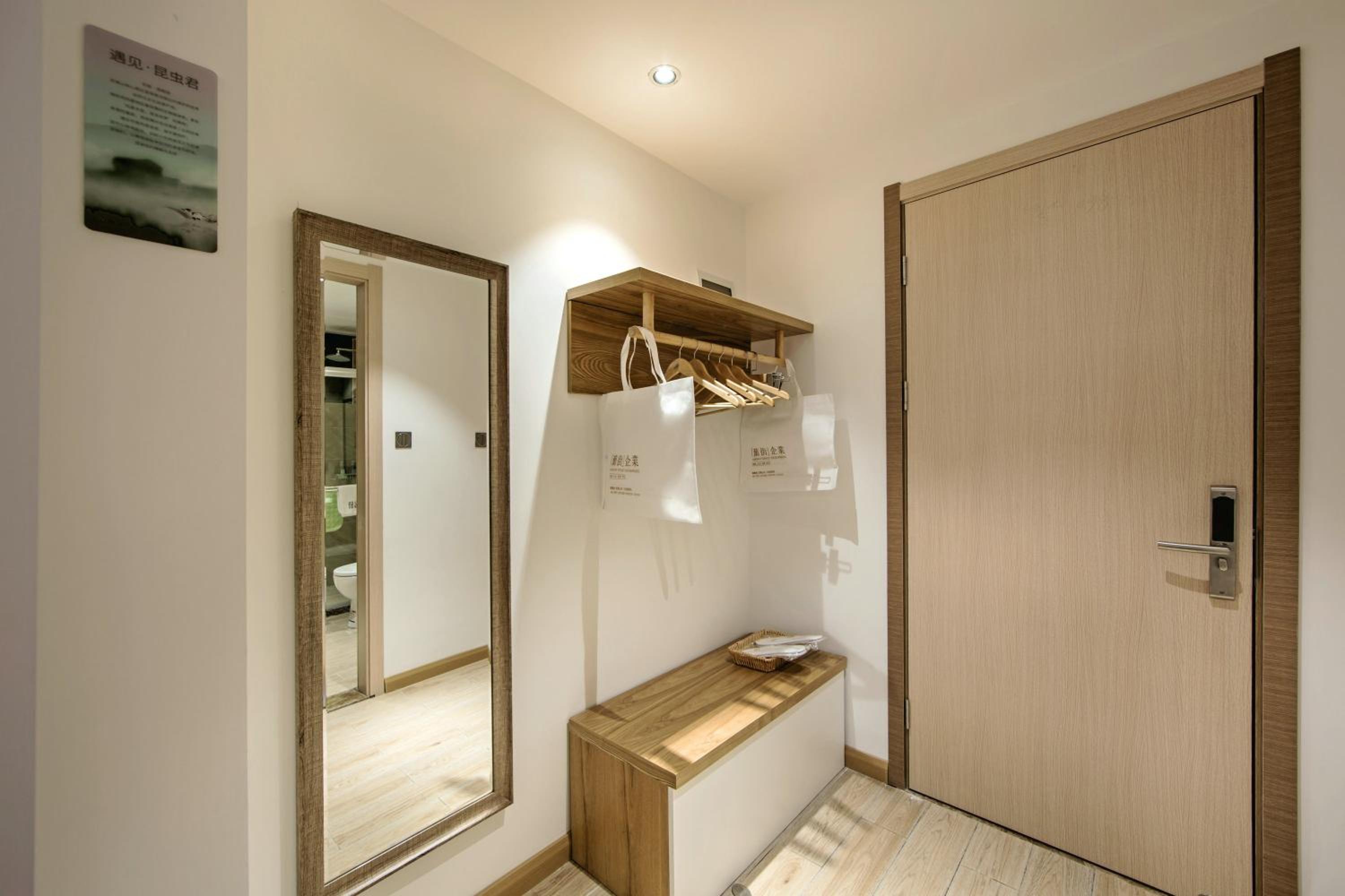 Ancient Street No.5 Youth Chic Hotel
