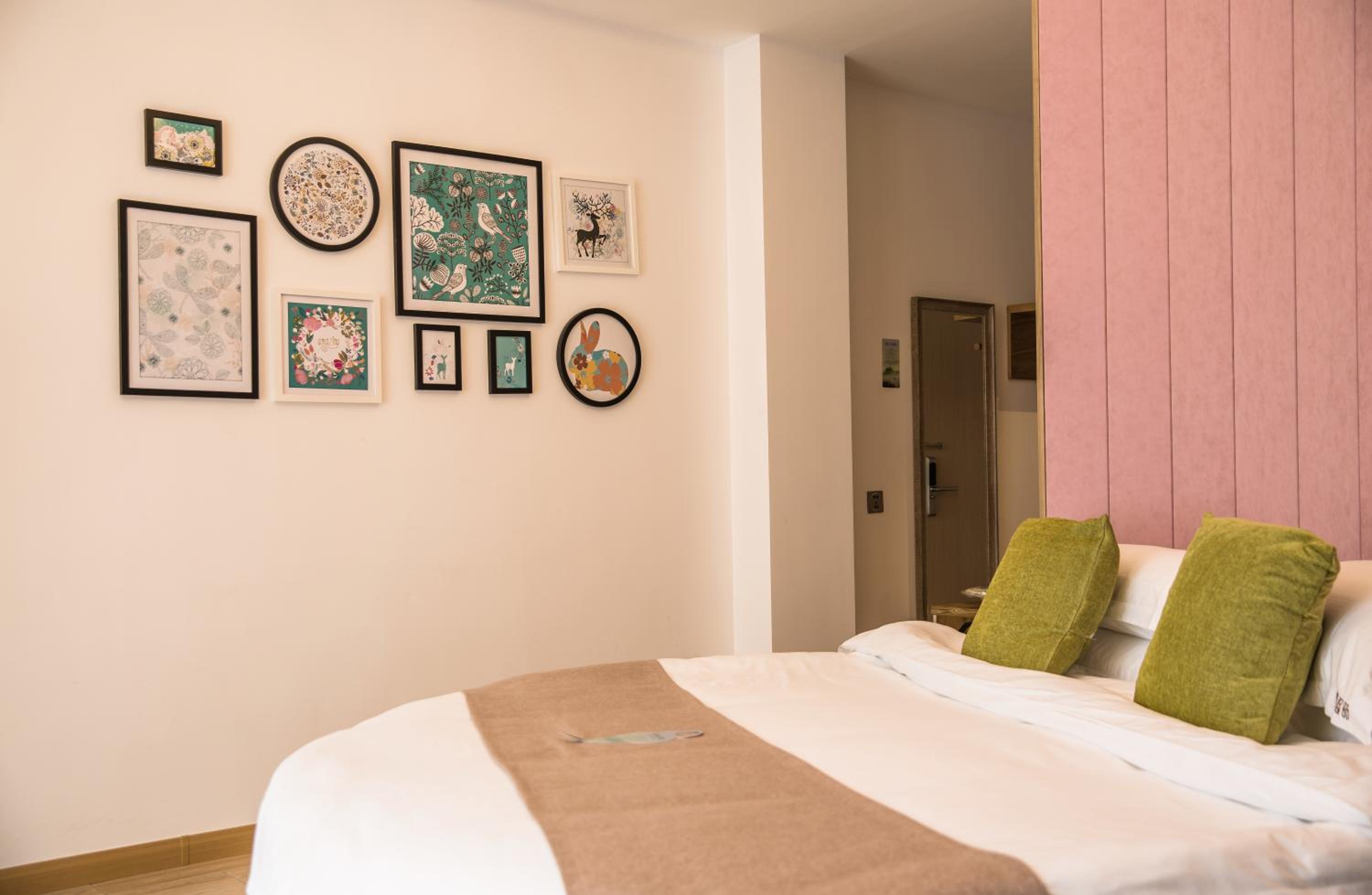 Ancient Street No.5 Youth Chic Hotel