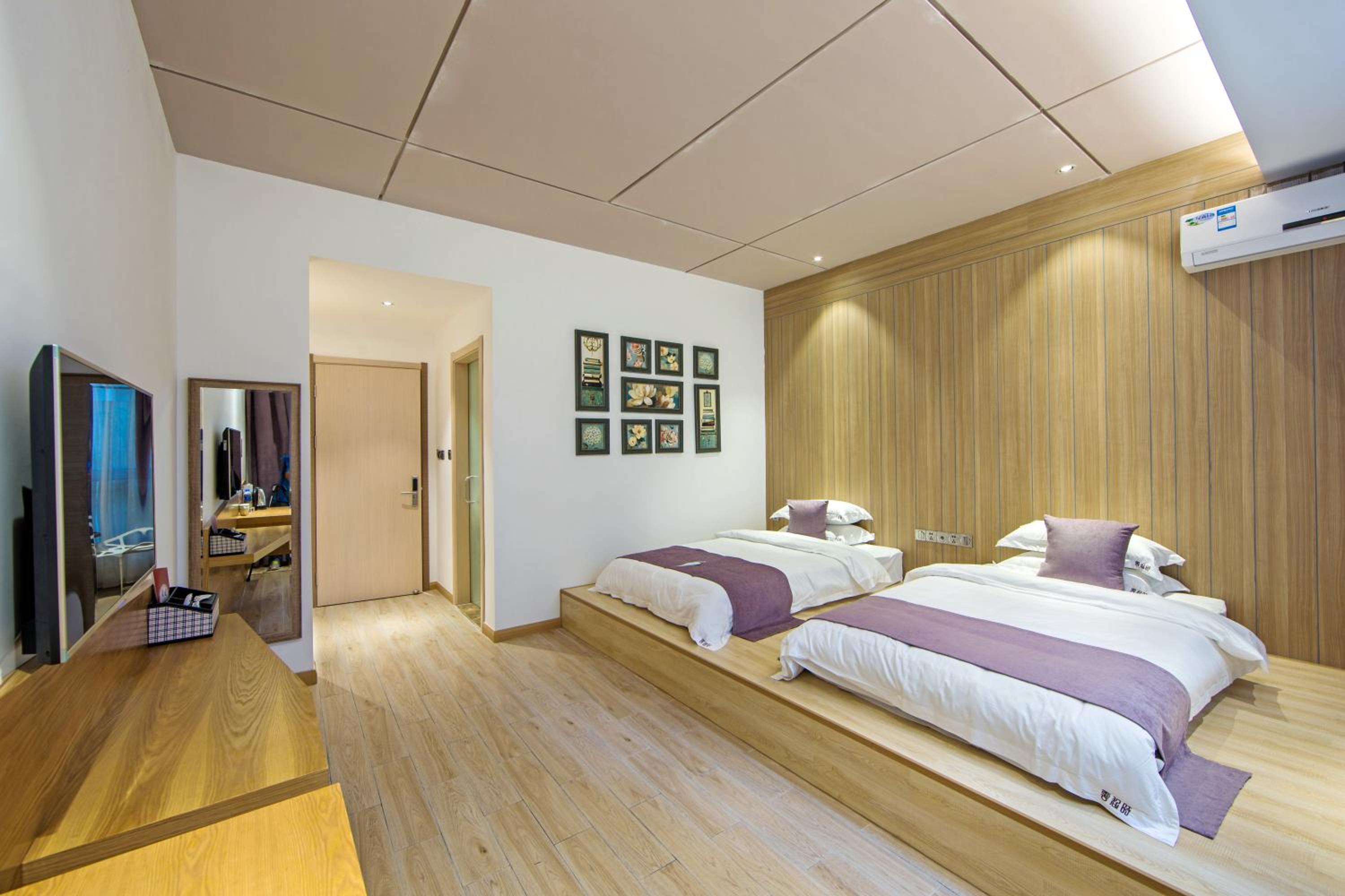 Ancient Street No.5 Youth Chic Hotel