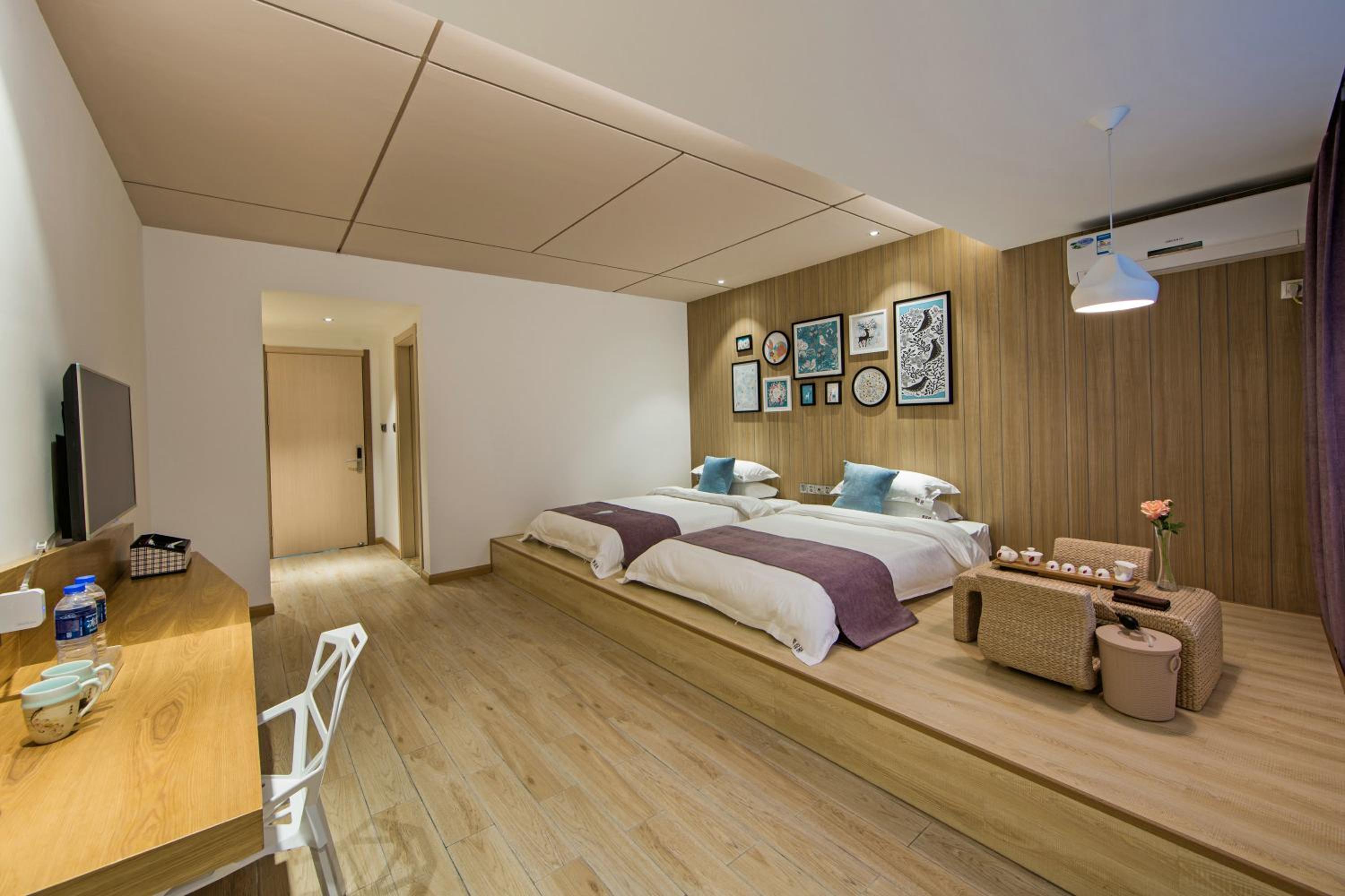 Ancient Street No.5 Youth Chic Hotel
