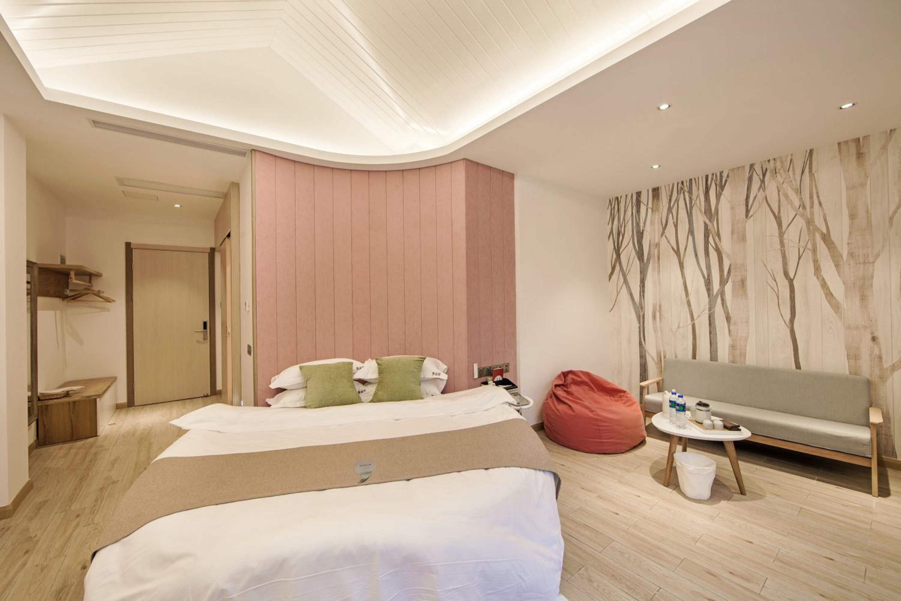 Ancient Street No.5 Youth Chic Hotel