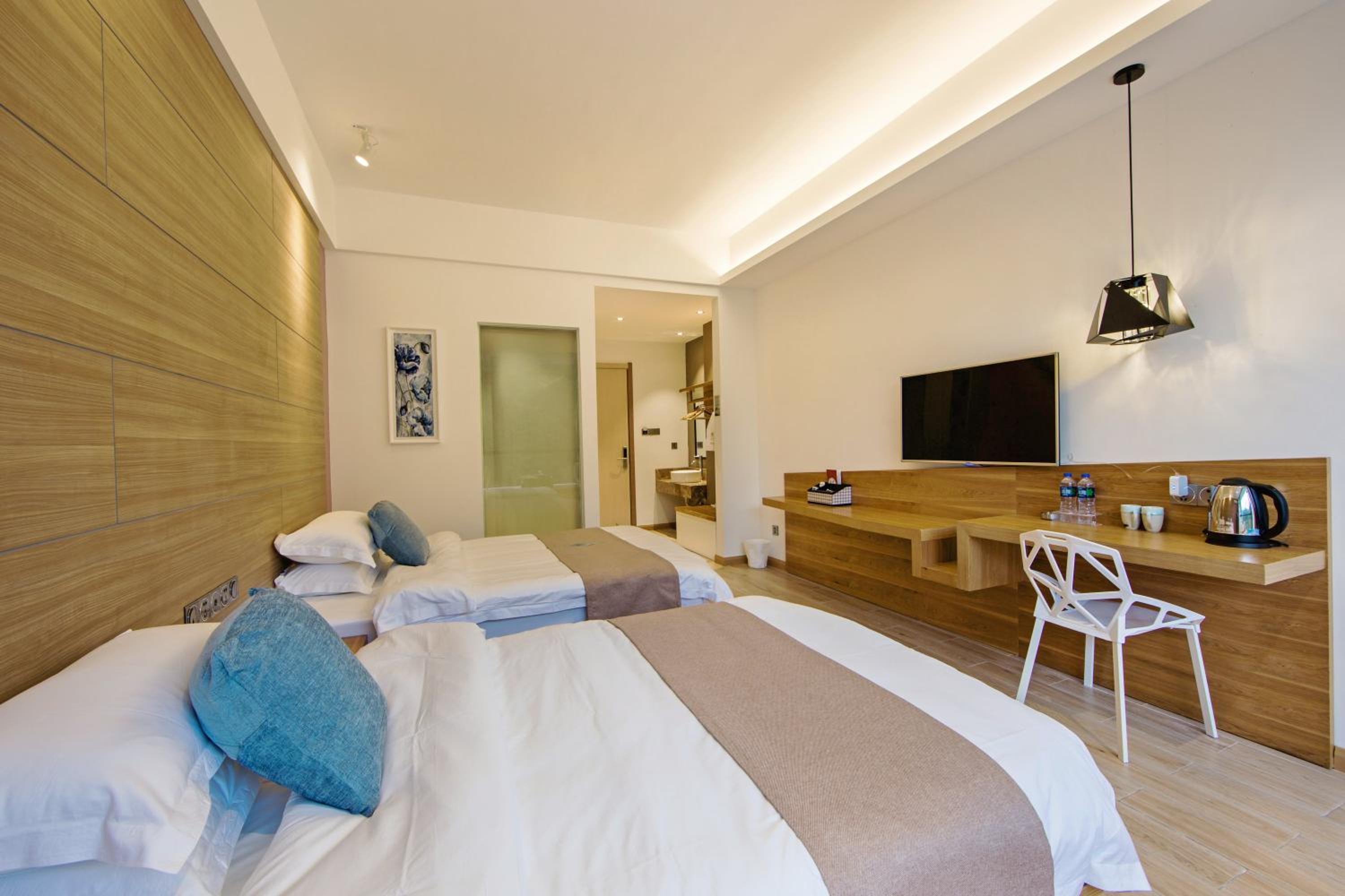 Ancient Street No.5 Youth Chic Hotel