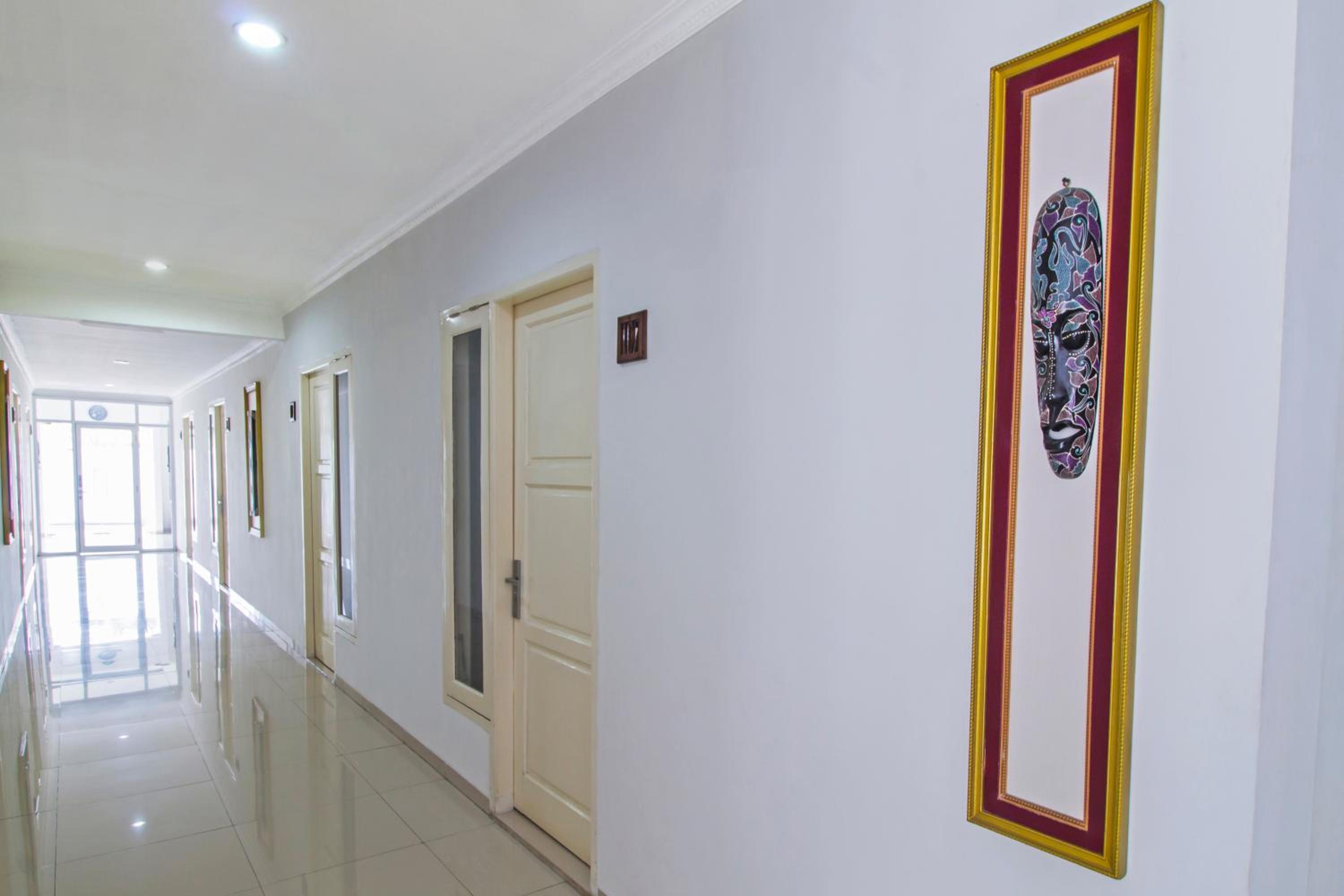 RedDoorz @ Jatiwaringin