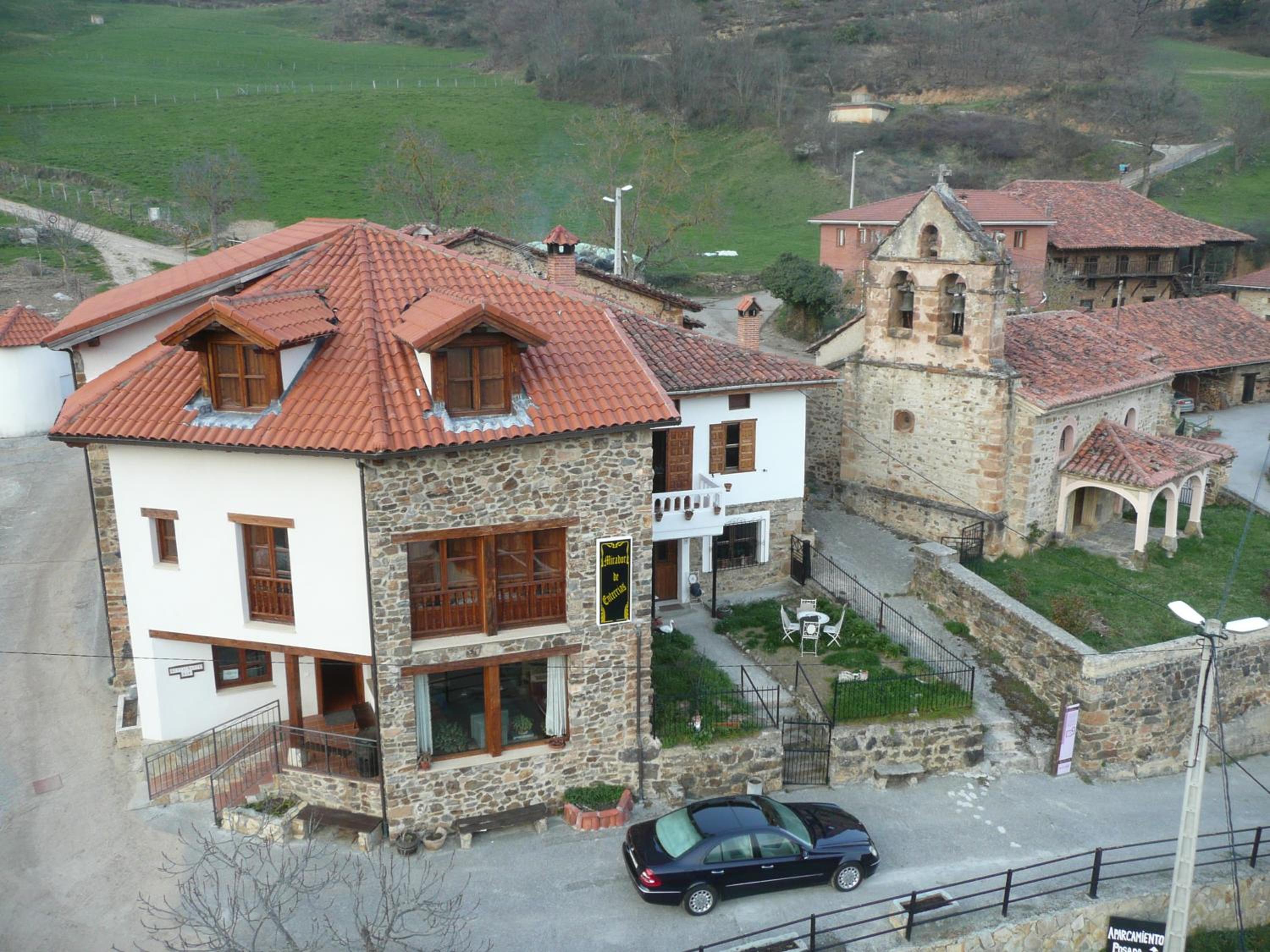 Mirador de Enterrias view 2
