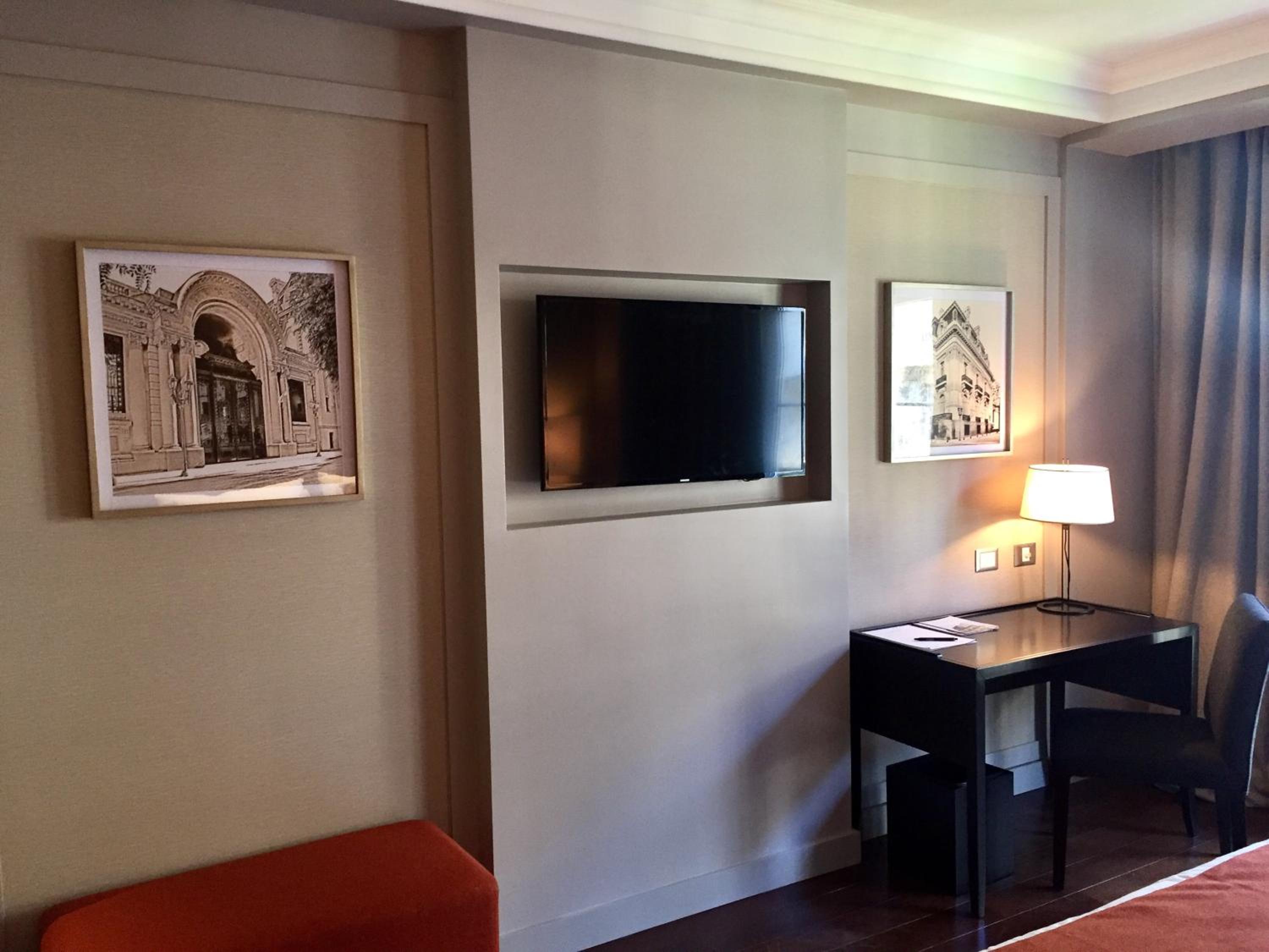 Carles Hotel