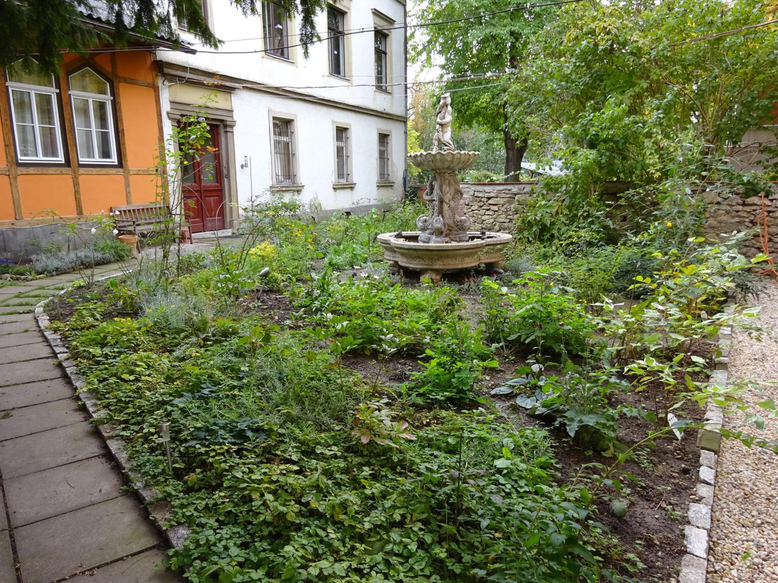 Hummel Hostel - Historische Stadtvilla mit Garten
