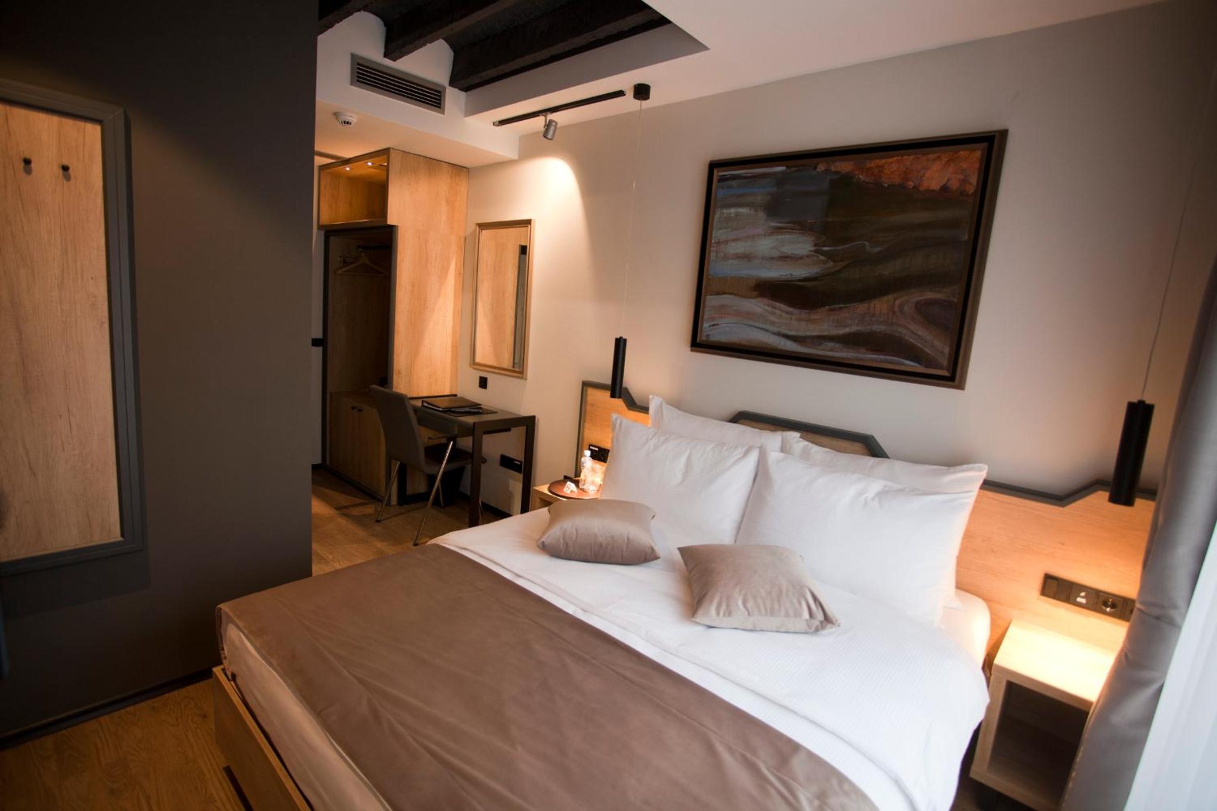 Solun's Riverside Rooms