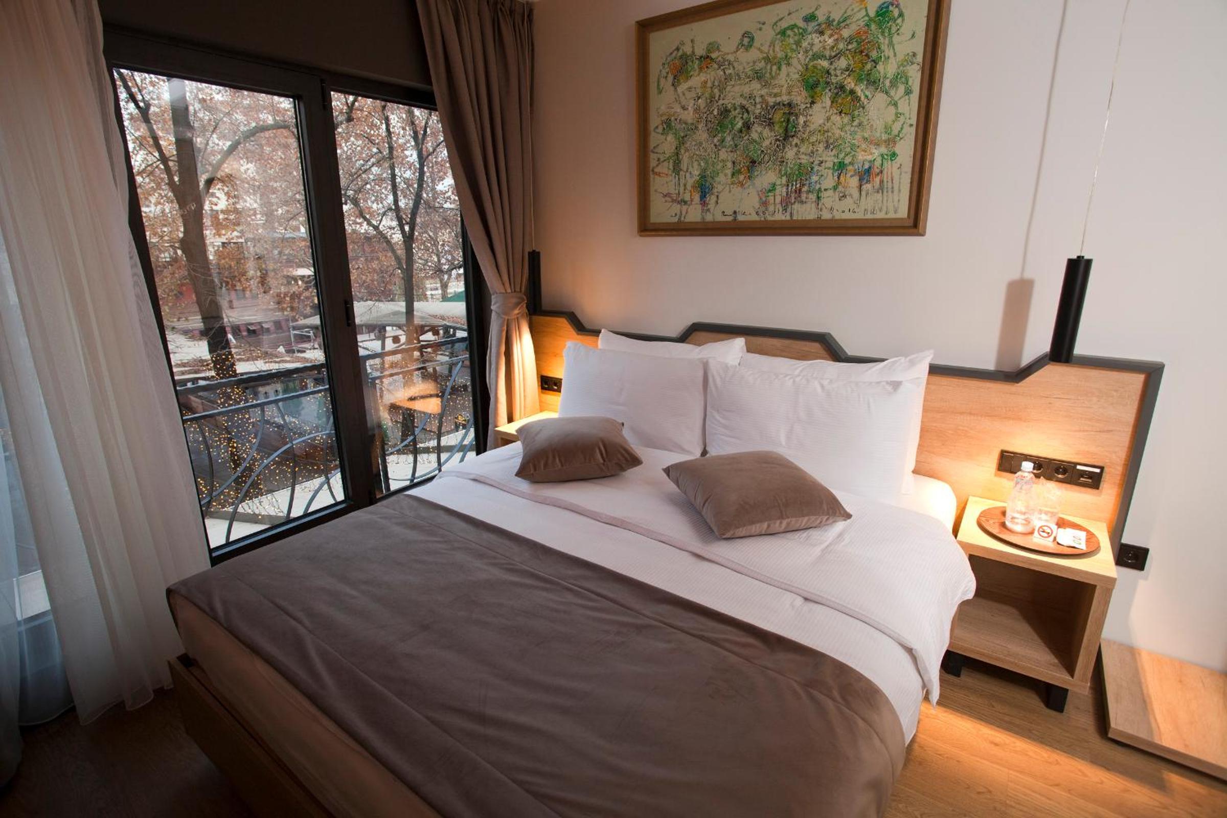 Solun's Riverside Rooms