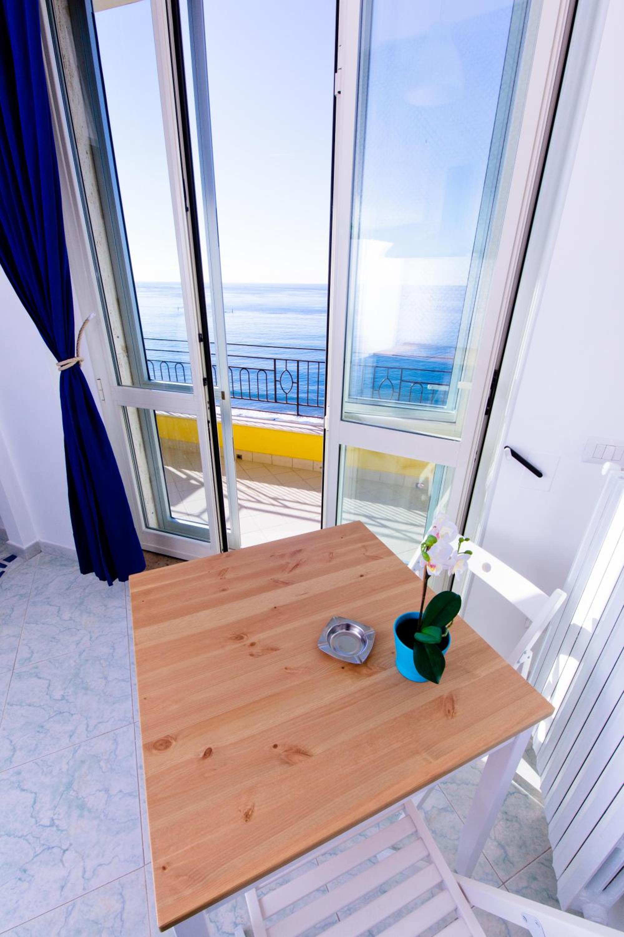 Photo 26 sur 58 de On the beach Sea-view&Kitchen In Room