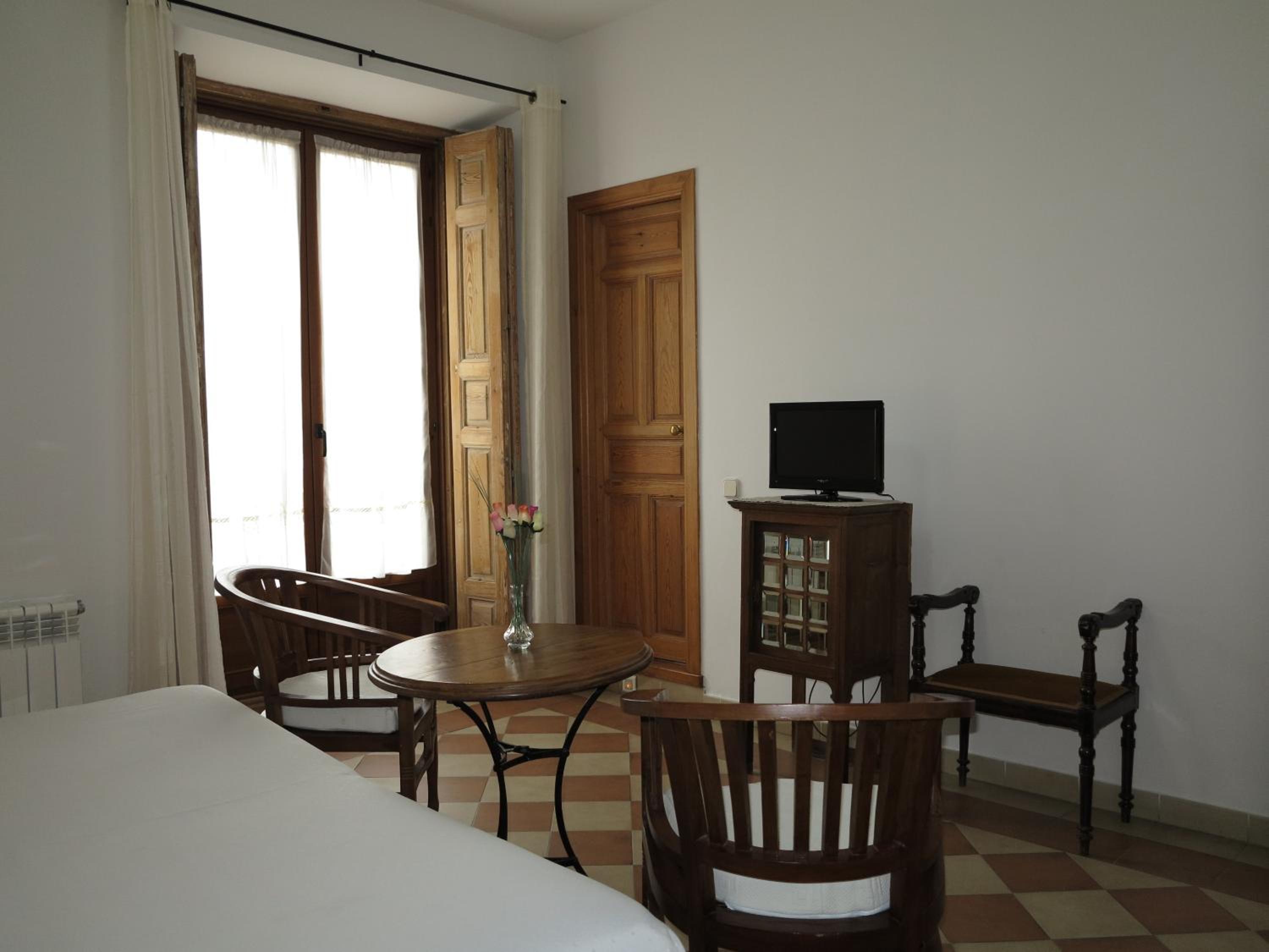Hostal Puerta Medina view 4