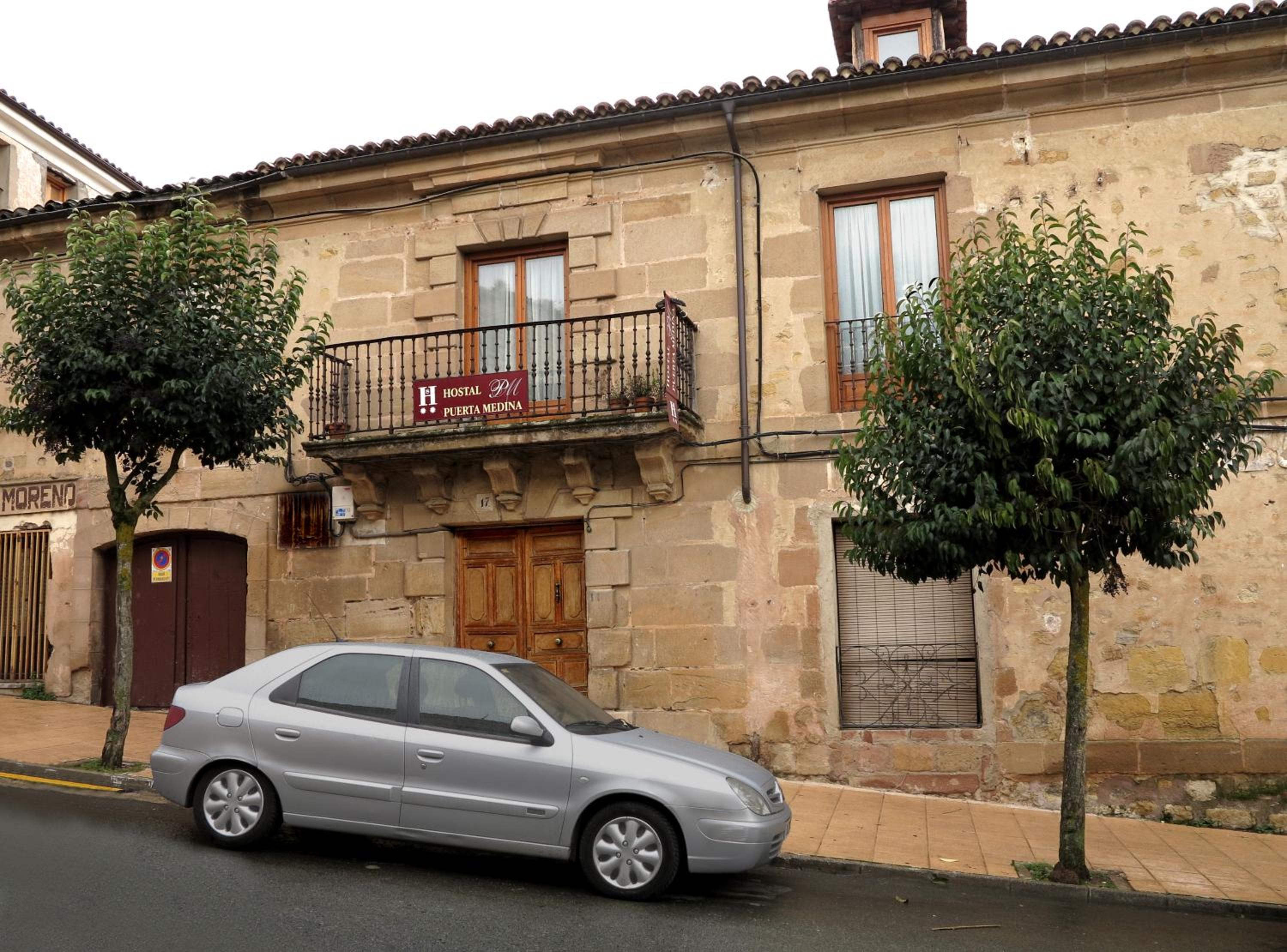 Hotel Hostal Puerta Medina - Image 1