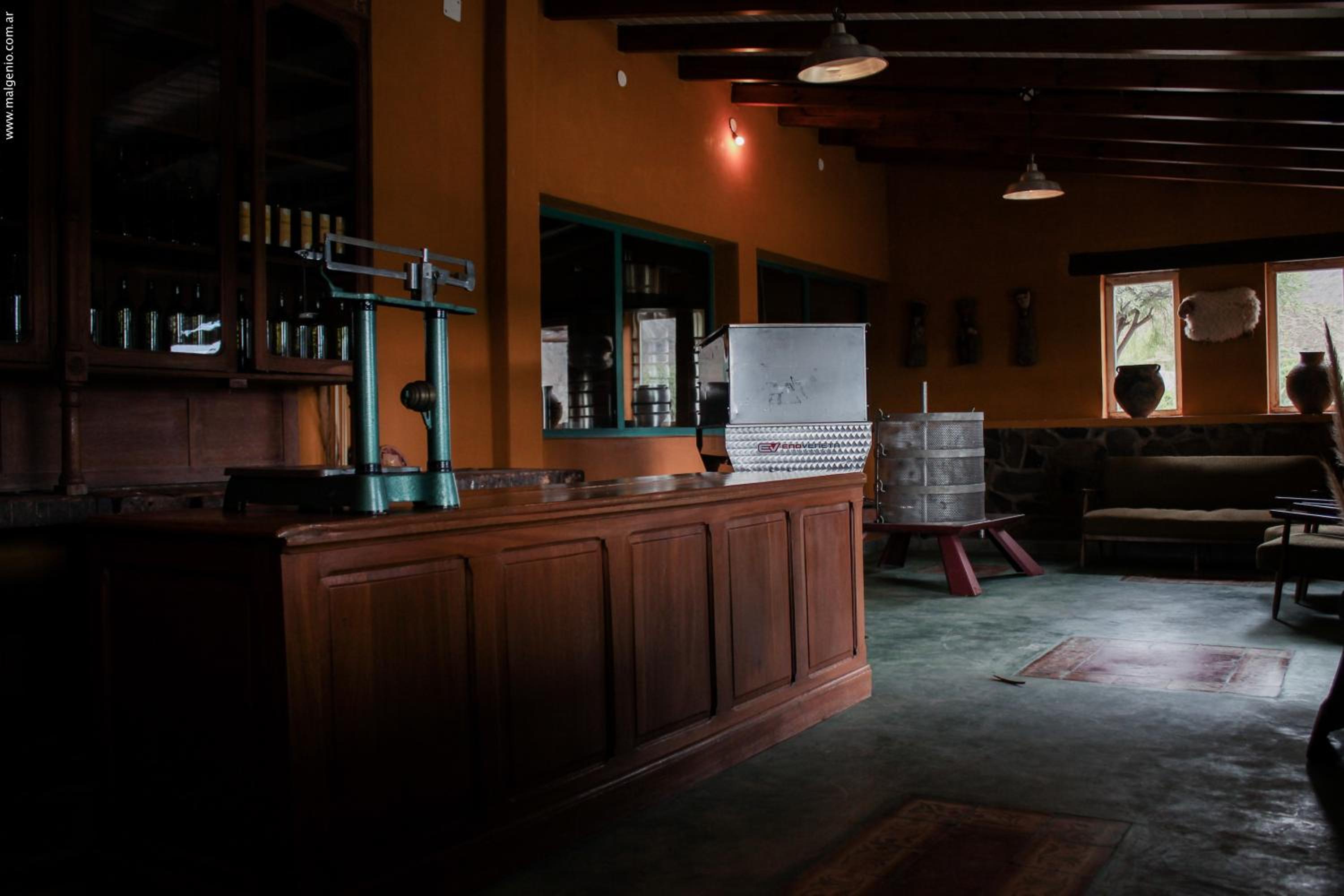Miraluna Bodega Boutique