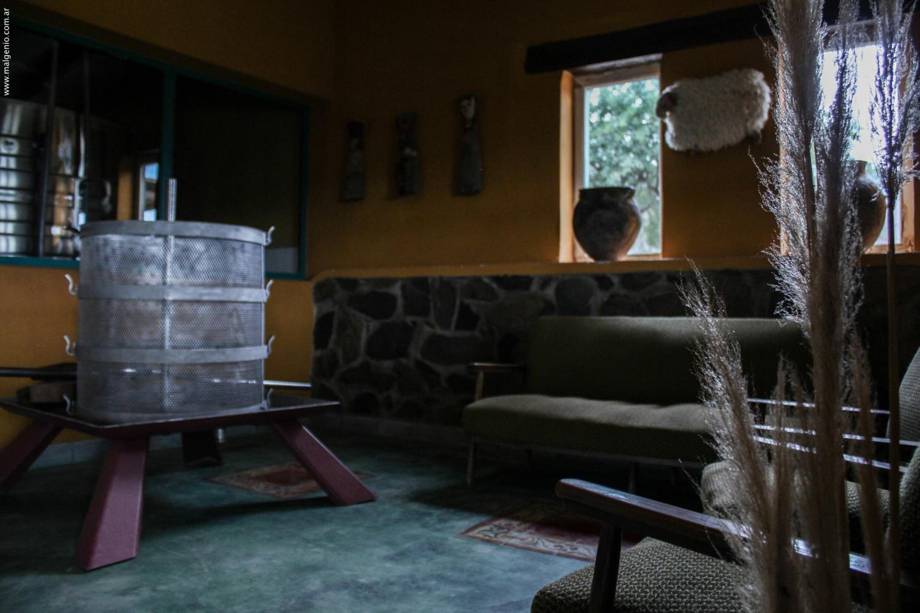 Miraluna Bodega Boutique
