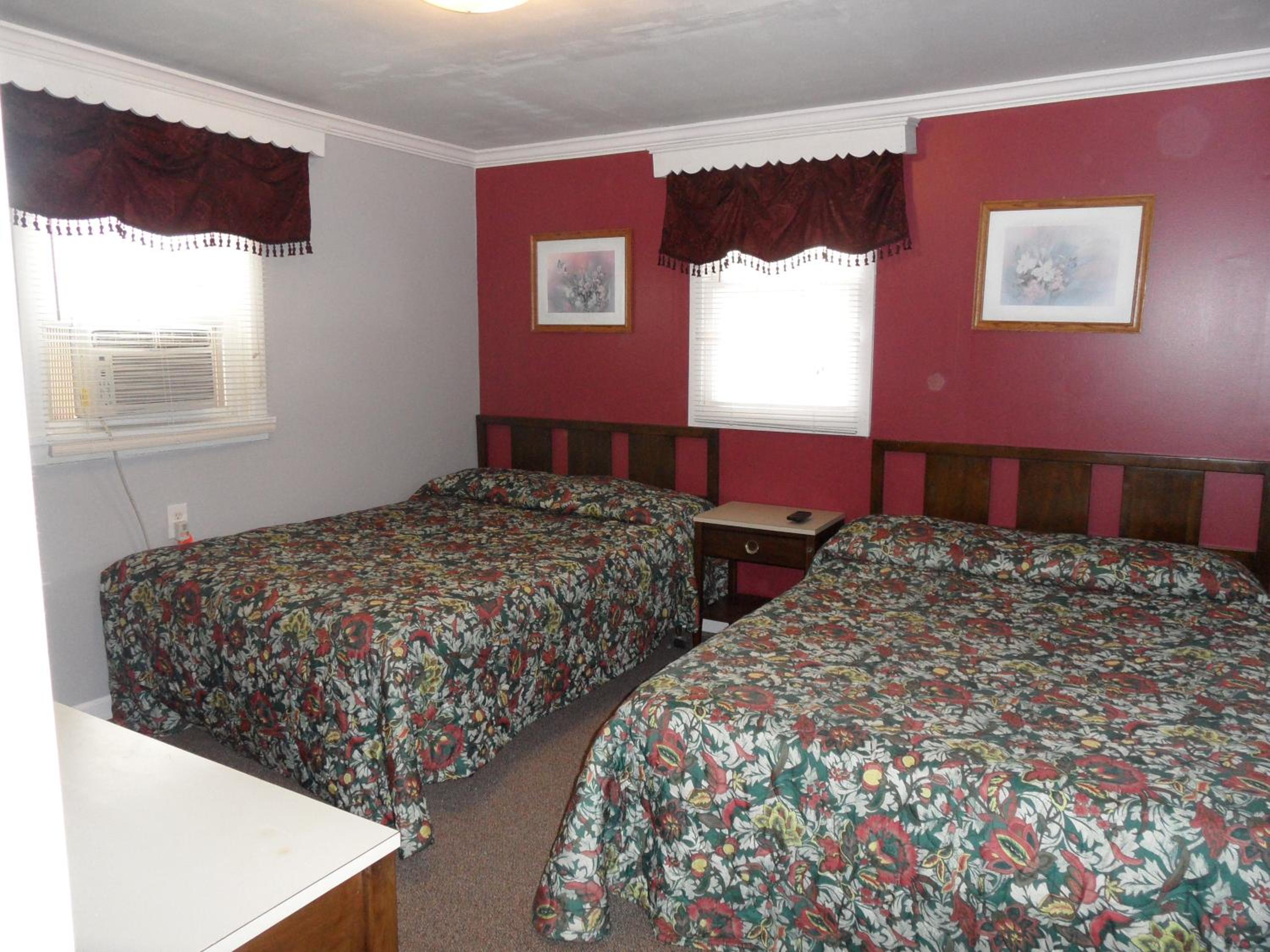 Seven Dwarfs Motel & Cabins