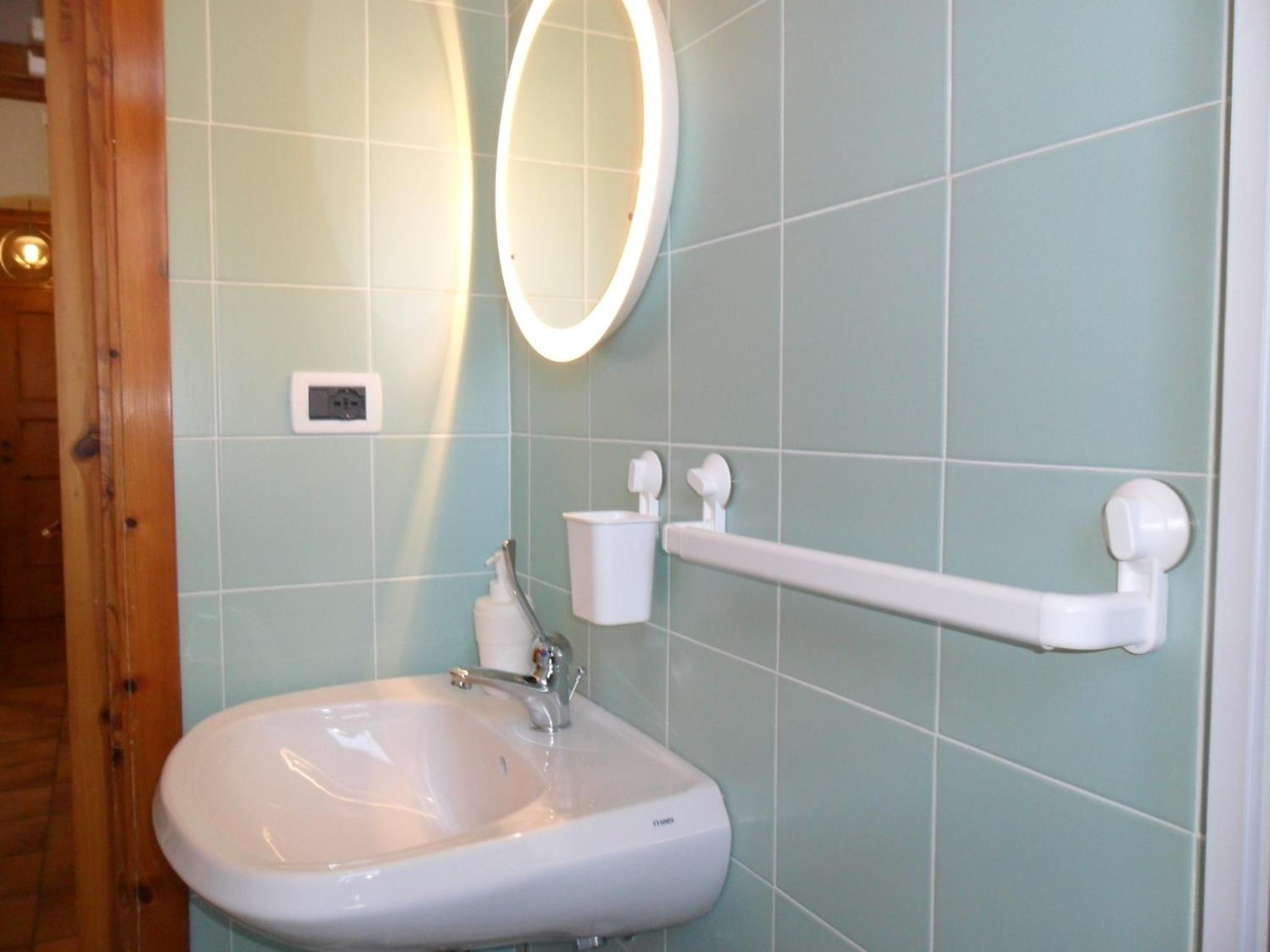 My Beachouse en Montesilvano — bathroom