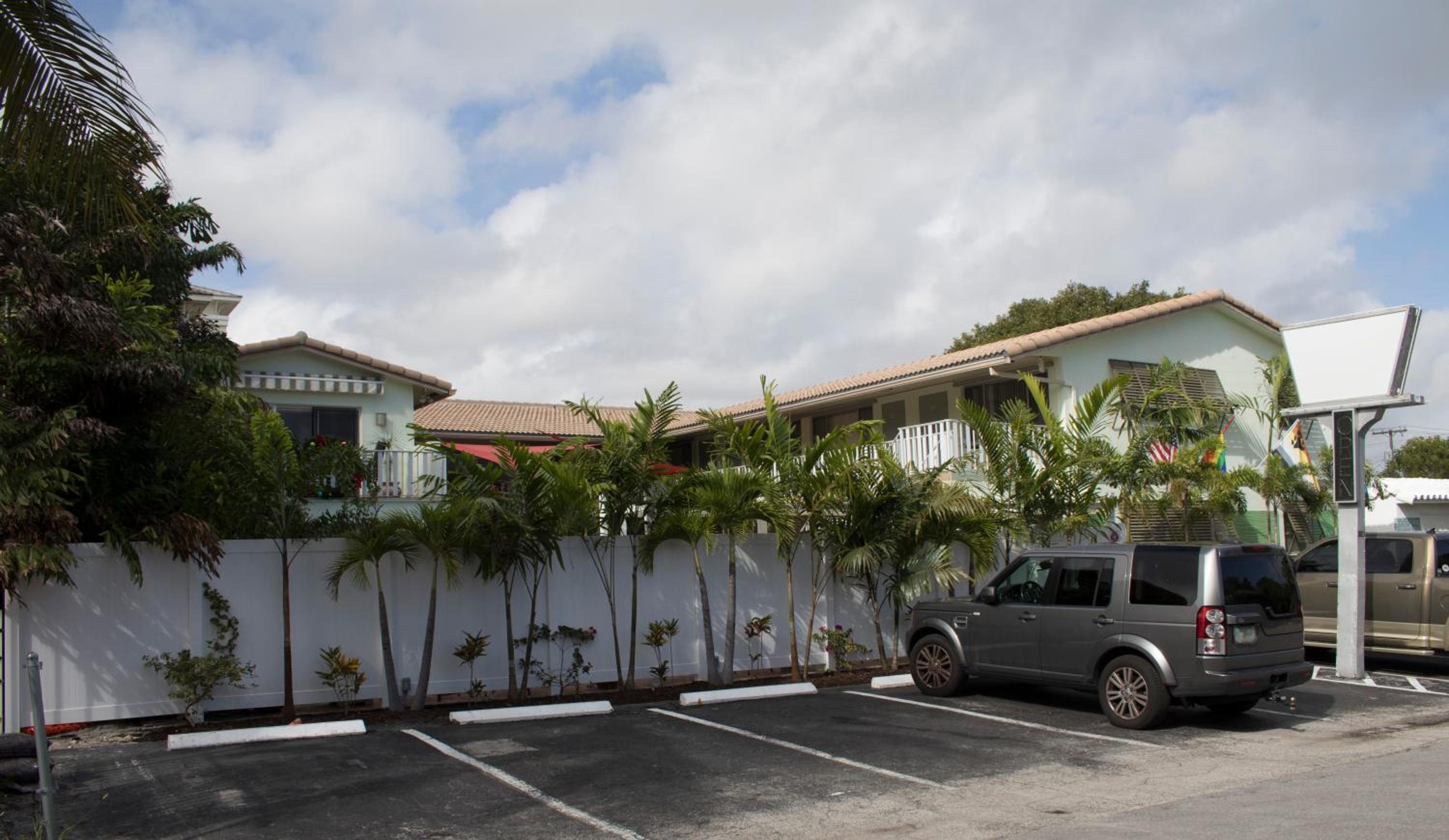 Hotel The Big Coconut Guesthouse - Gay Men's Resort - Image 1