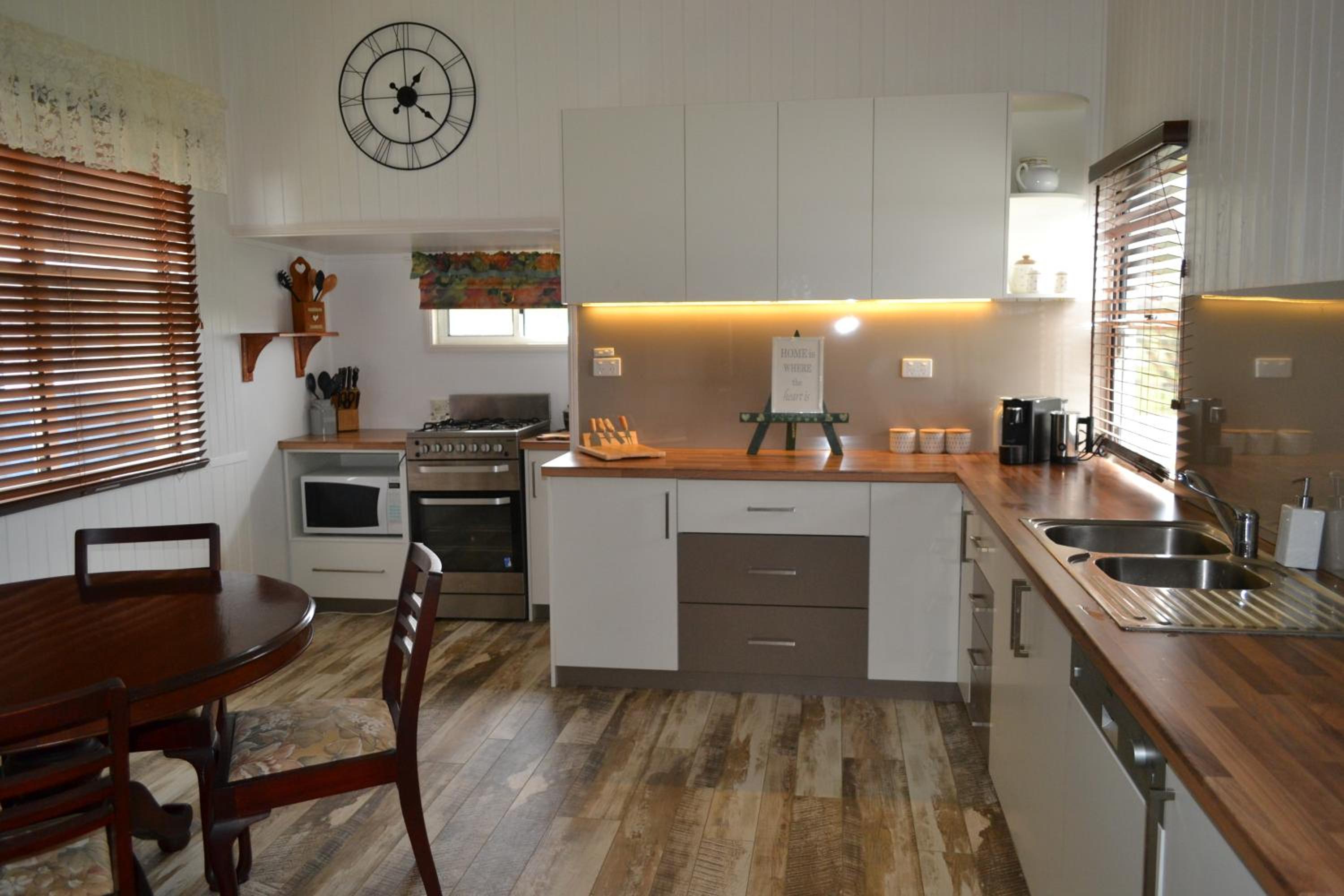 Cherry Blossom Cottage-with country charm and spa