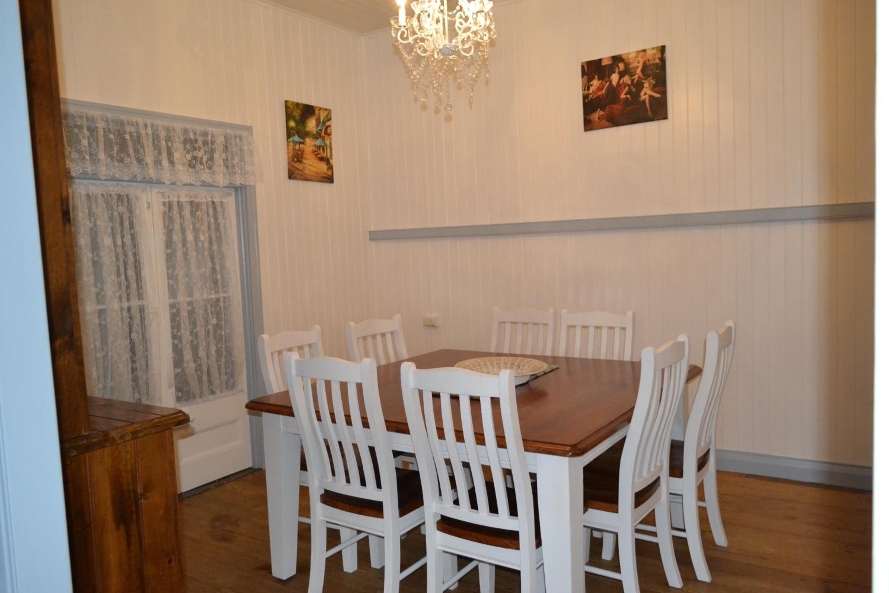 Cherry Blossom Cottage-with country charm and spa