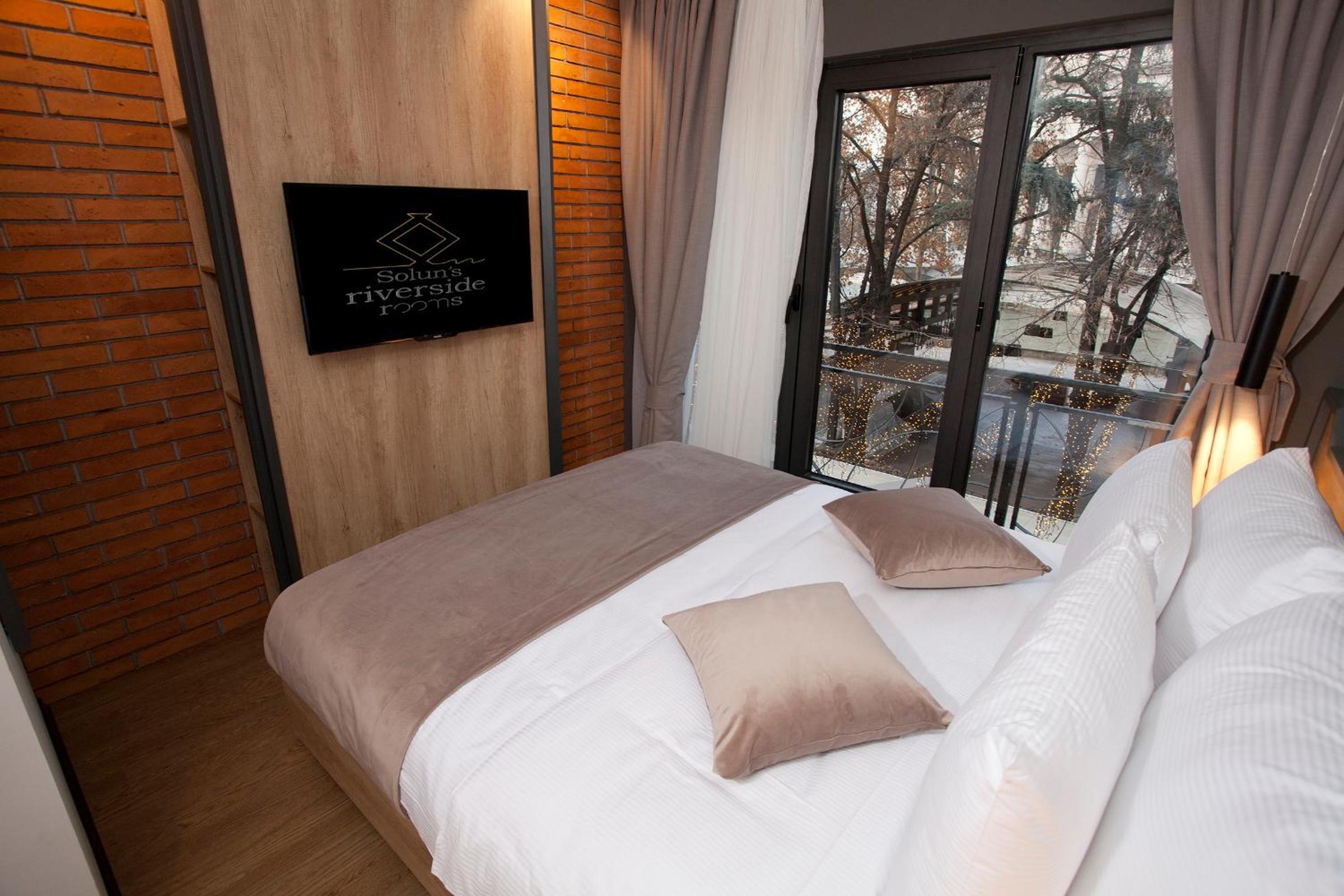 Solun's Riverside Rooms