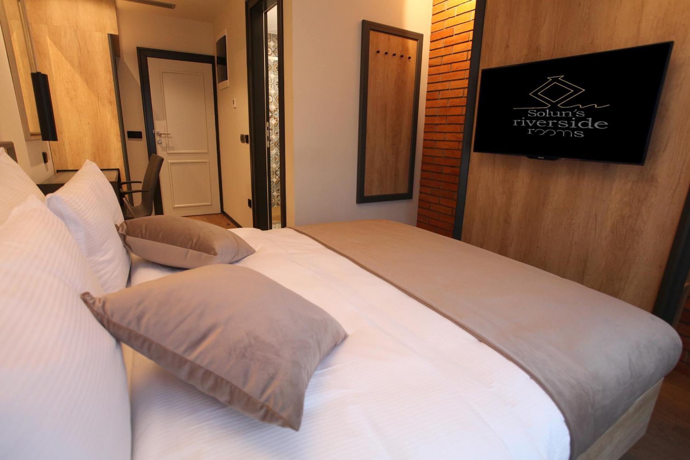 Solun's Riverside Rooms