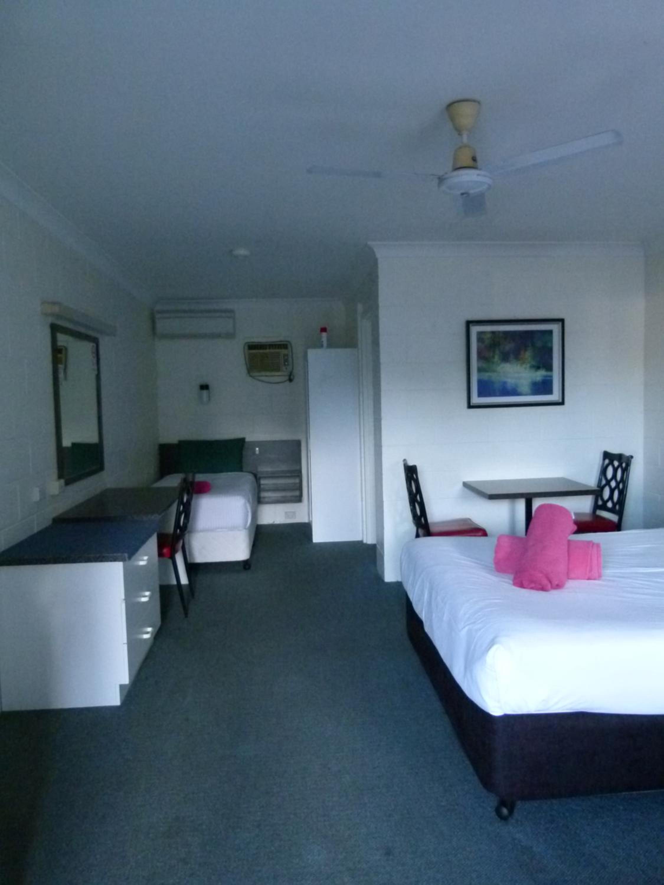 Azalea Motel
