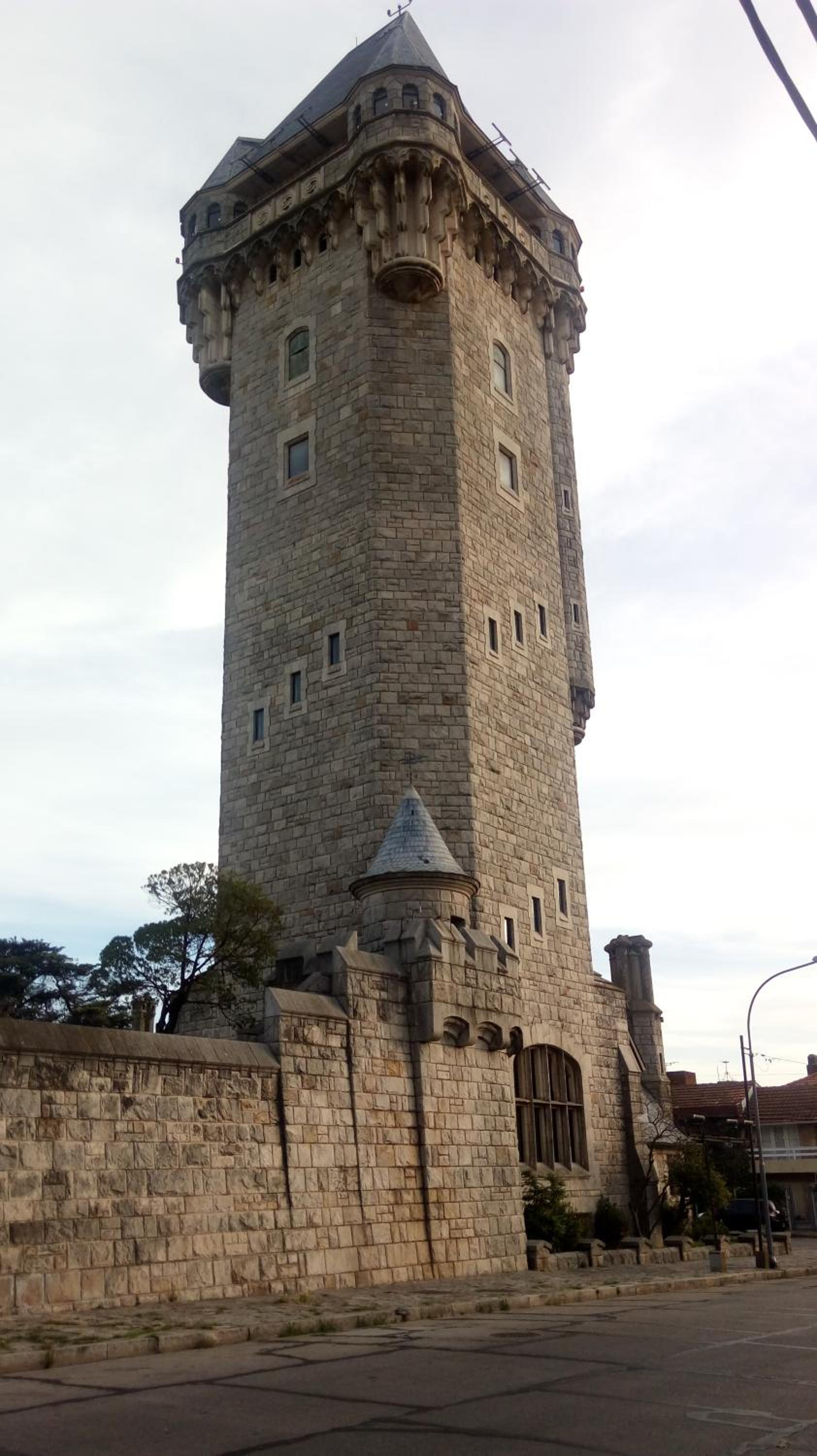 Hostería Almirante Brown