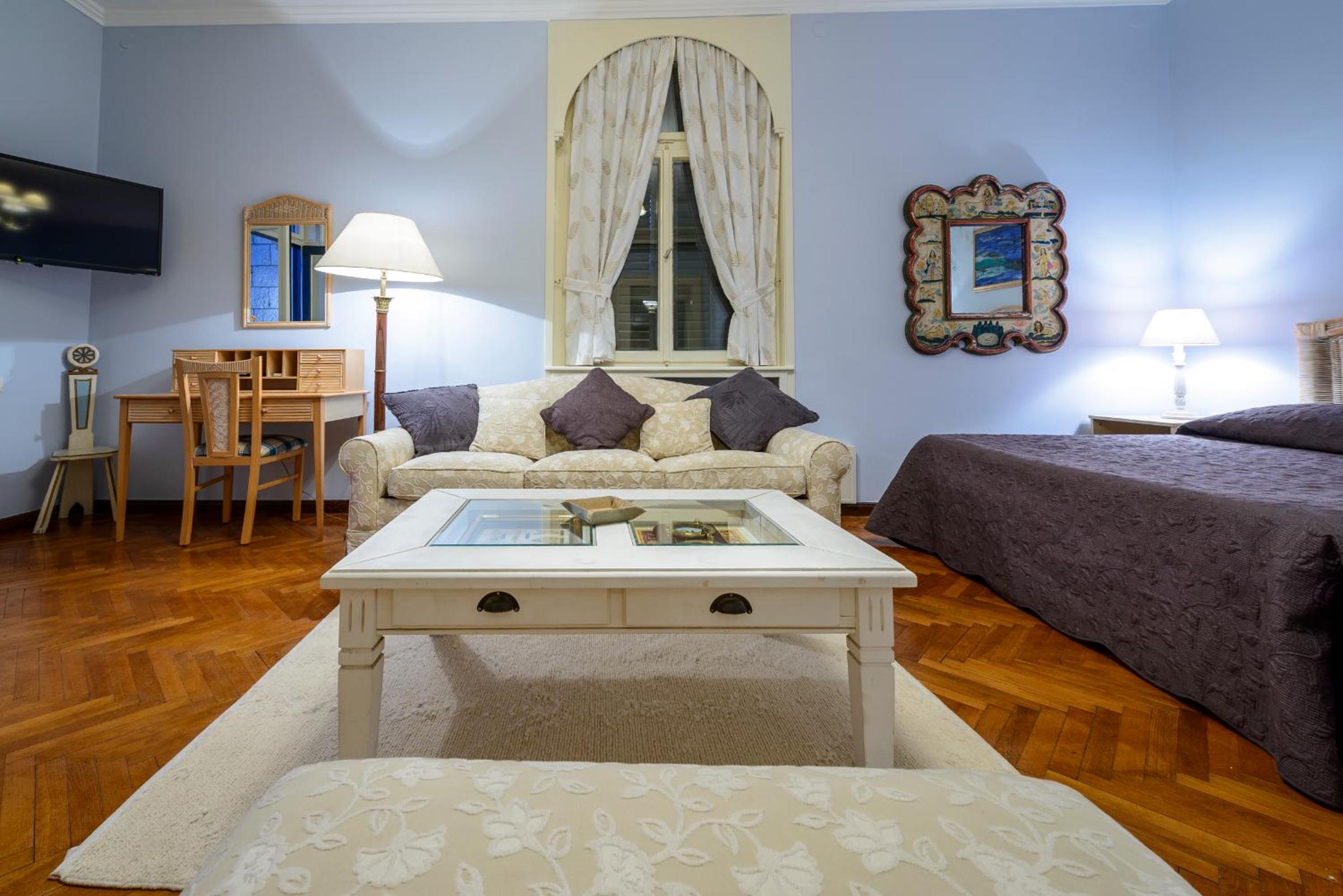 Villa Mediteran Old Town, 5 En-Suites and Hot Tub