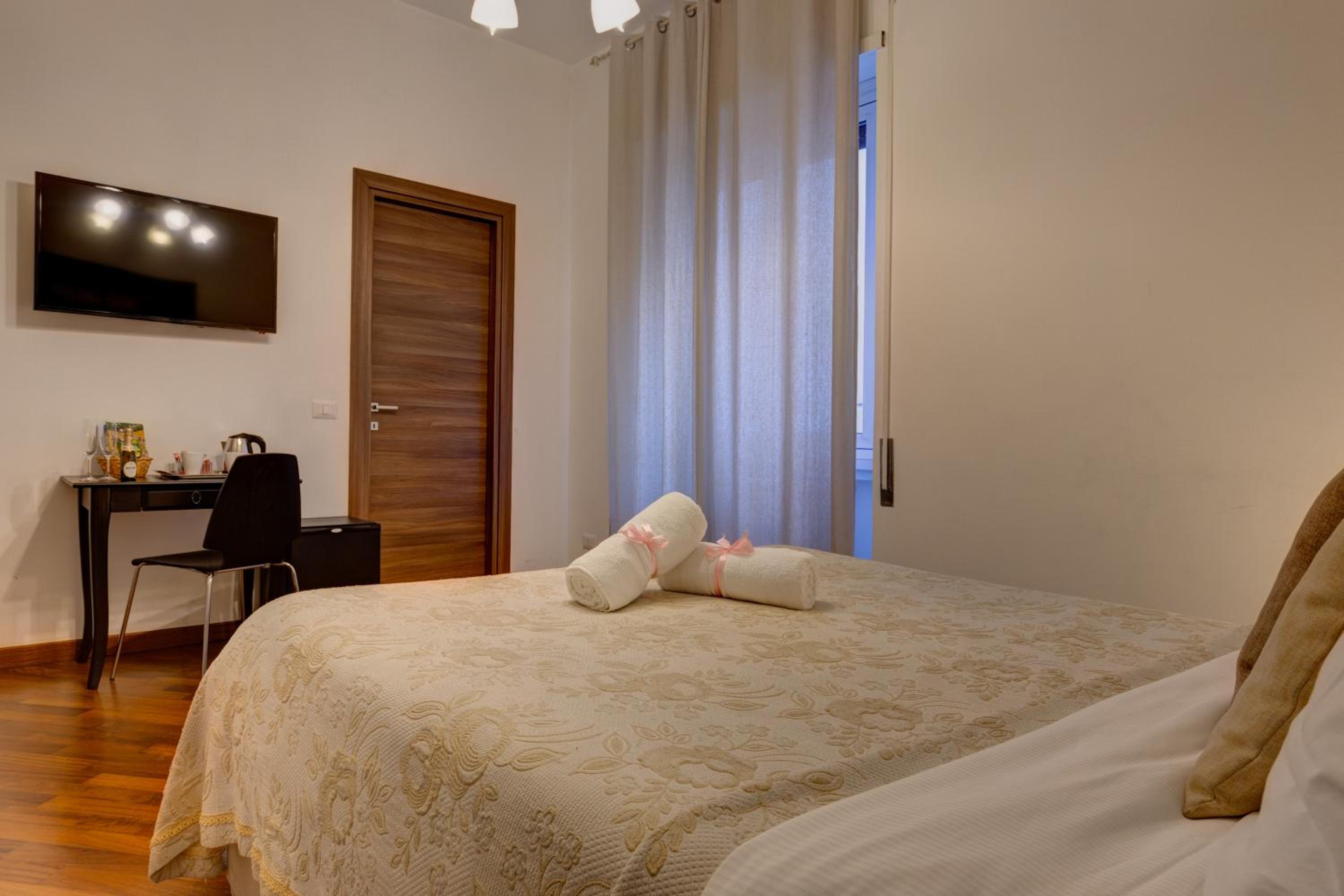 Little Rhome Suites