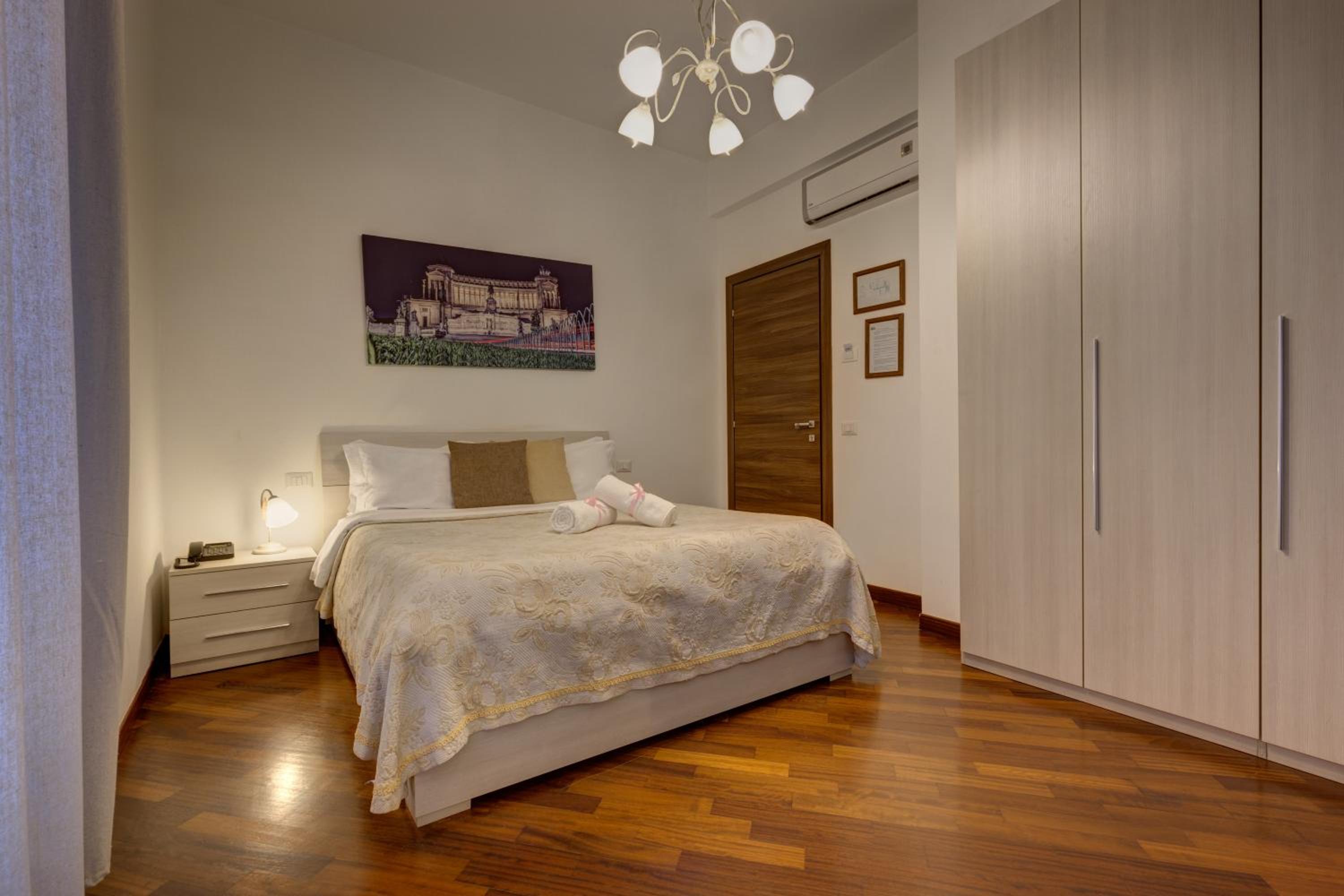 Little Rhome Suites