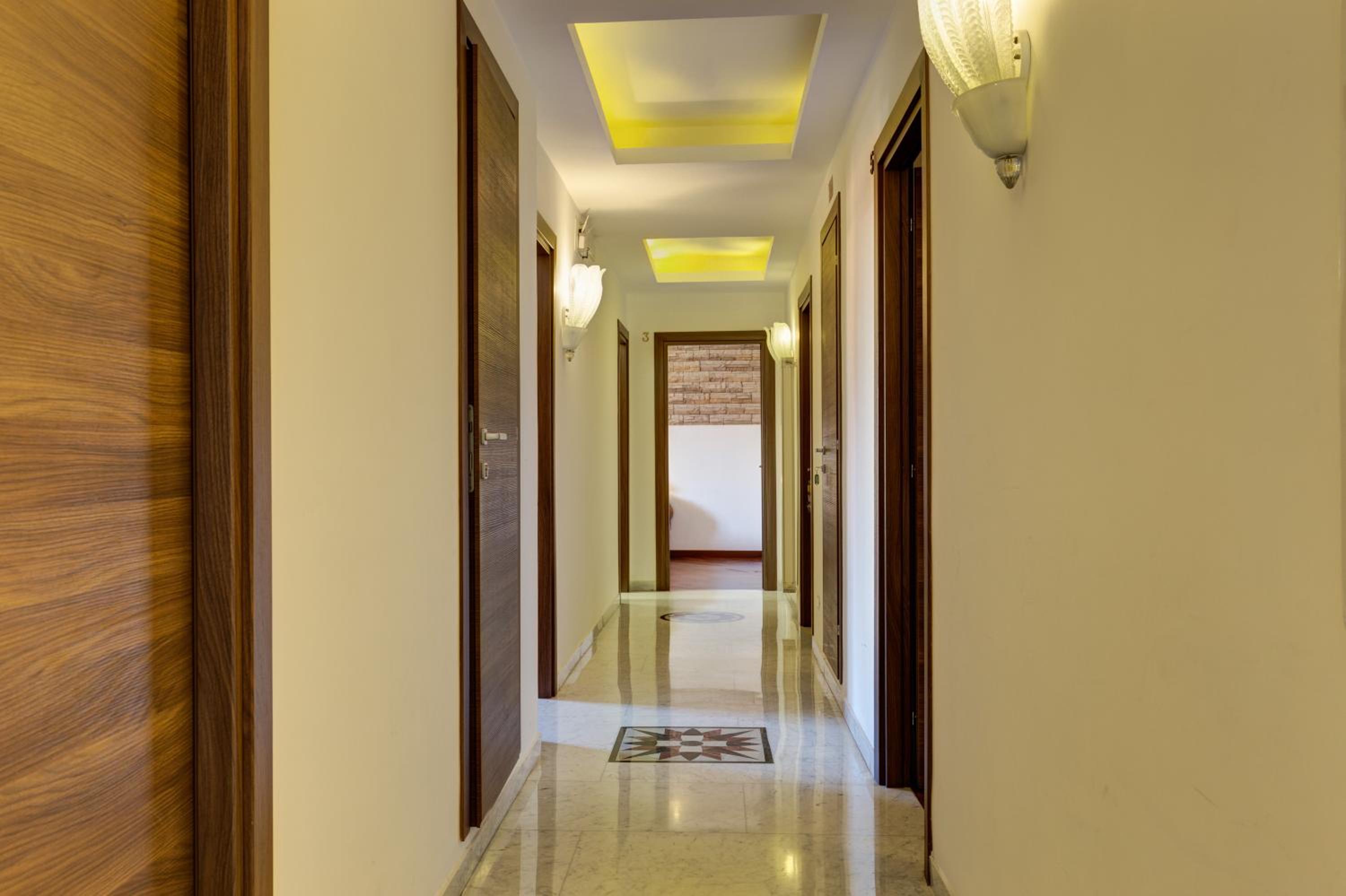 Little Rhome Suites