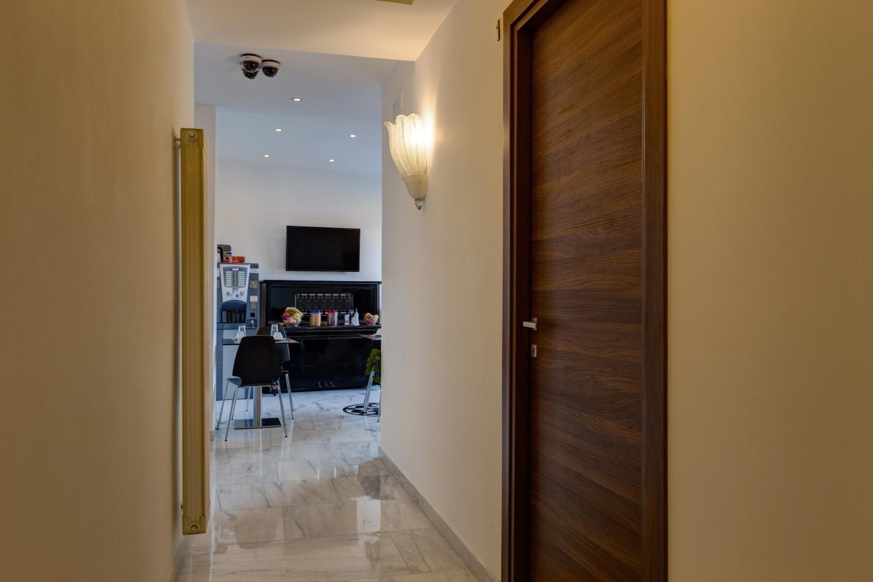 Little Rhome Suites