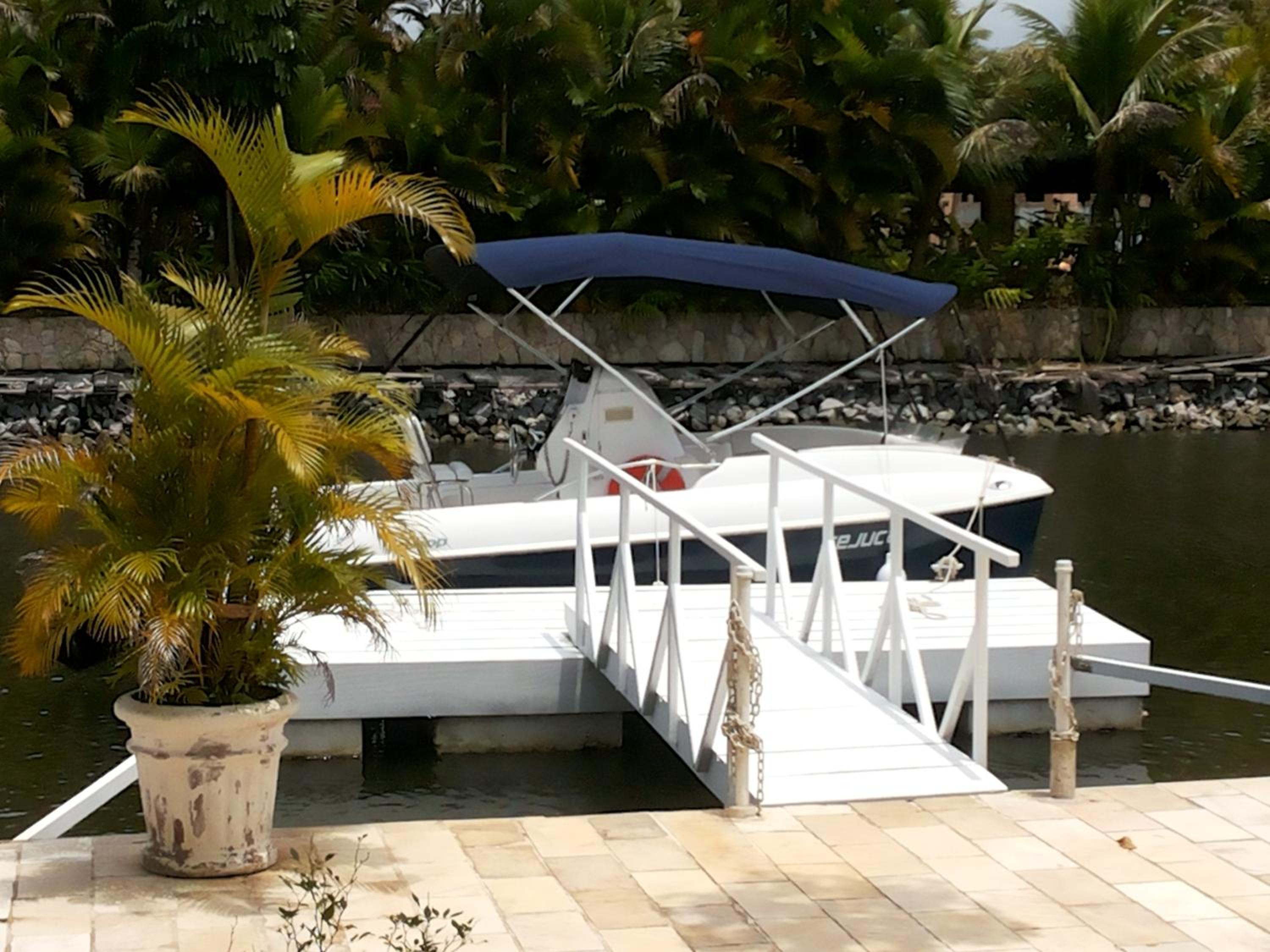 Casa na Marina com piscina churrasqueira e píer