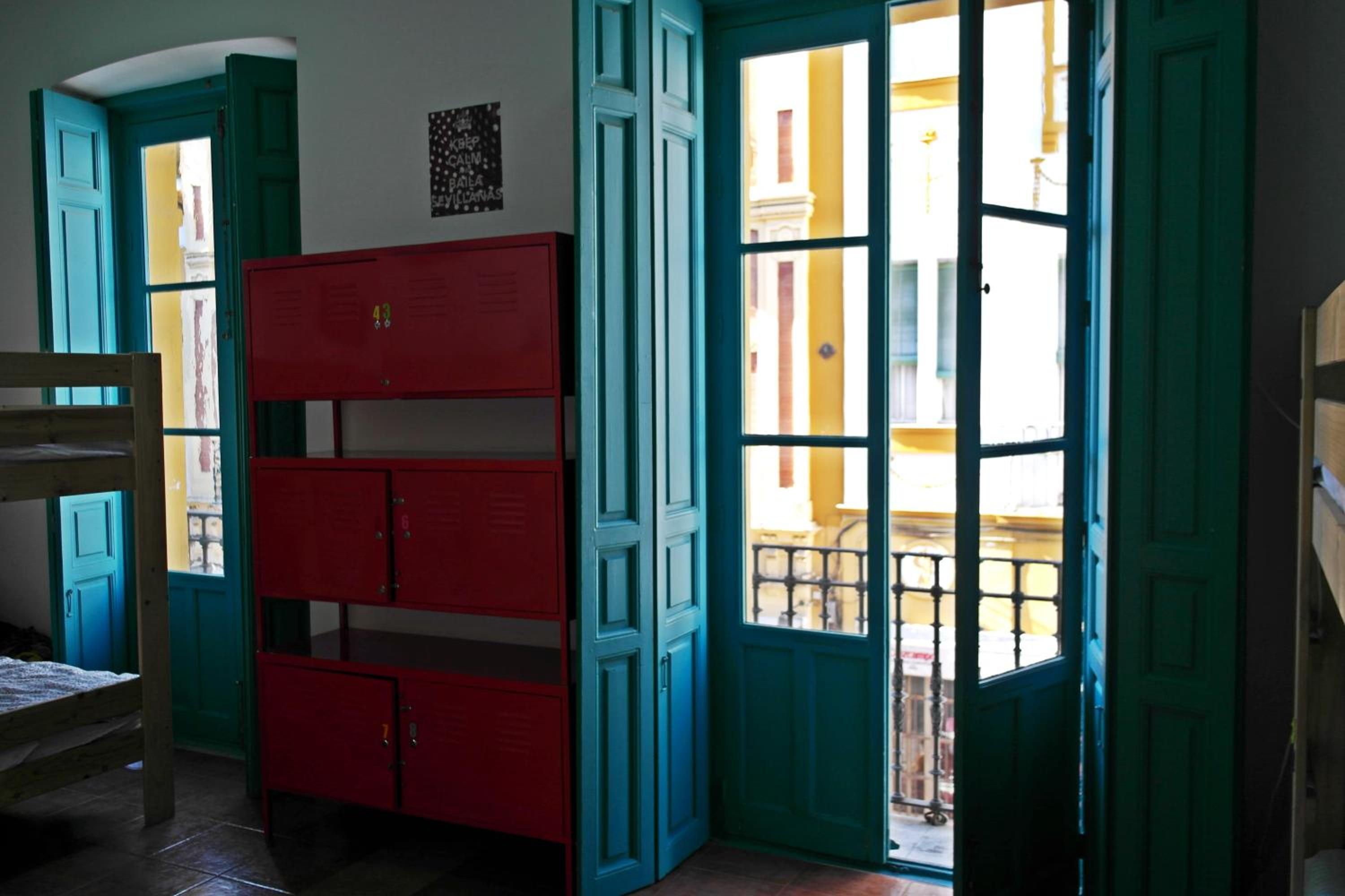 Seville Vacations - Sevilla Kitsch Hostel Art - Property Image 3