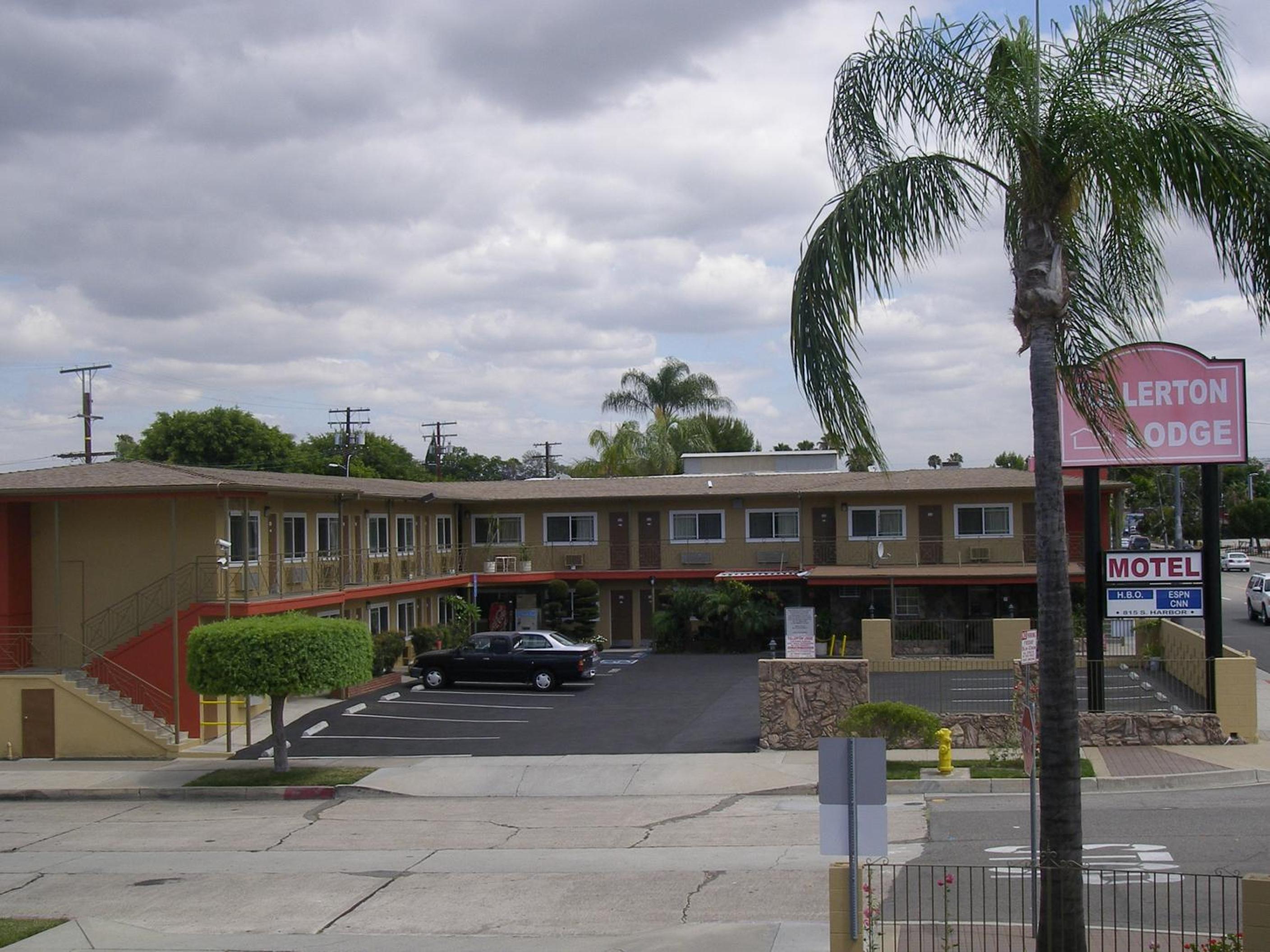 Fullerton Lodge