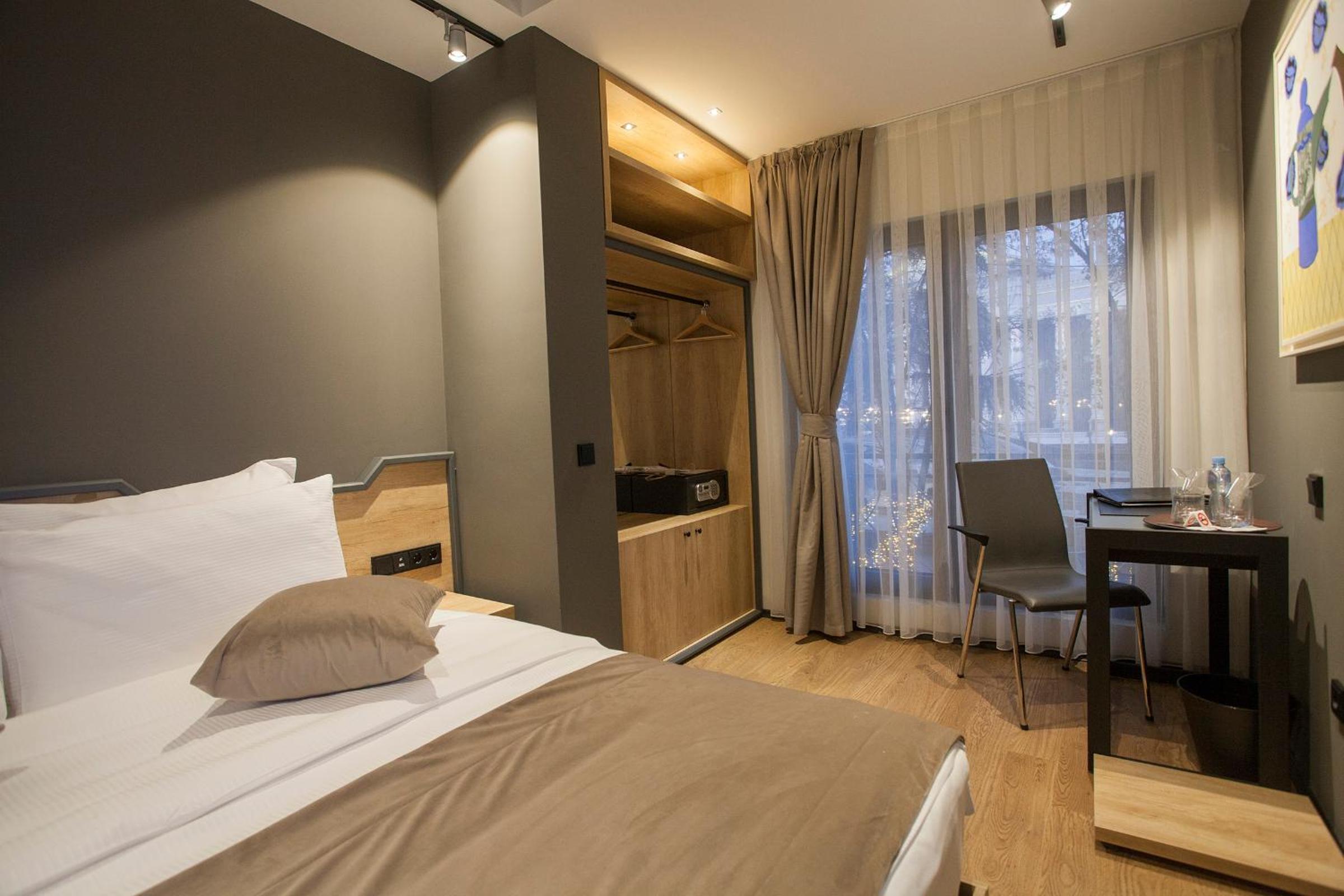 Solun's Riverside Rooms