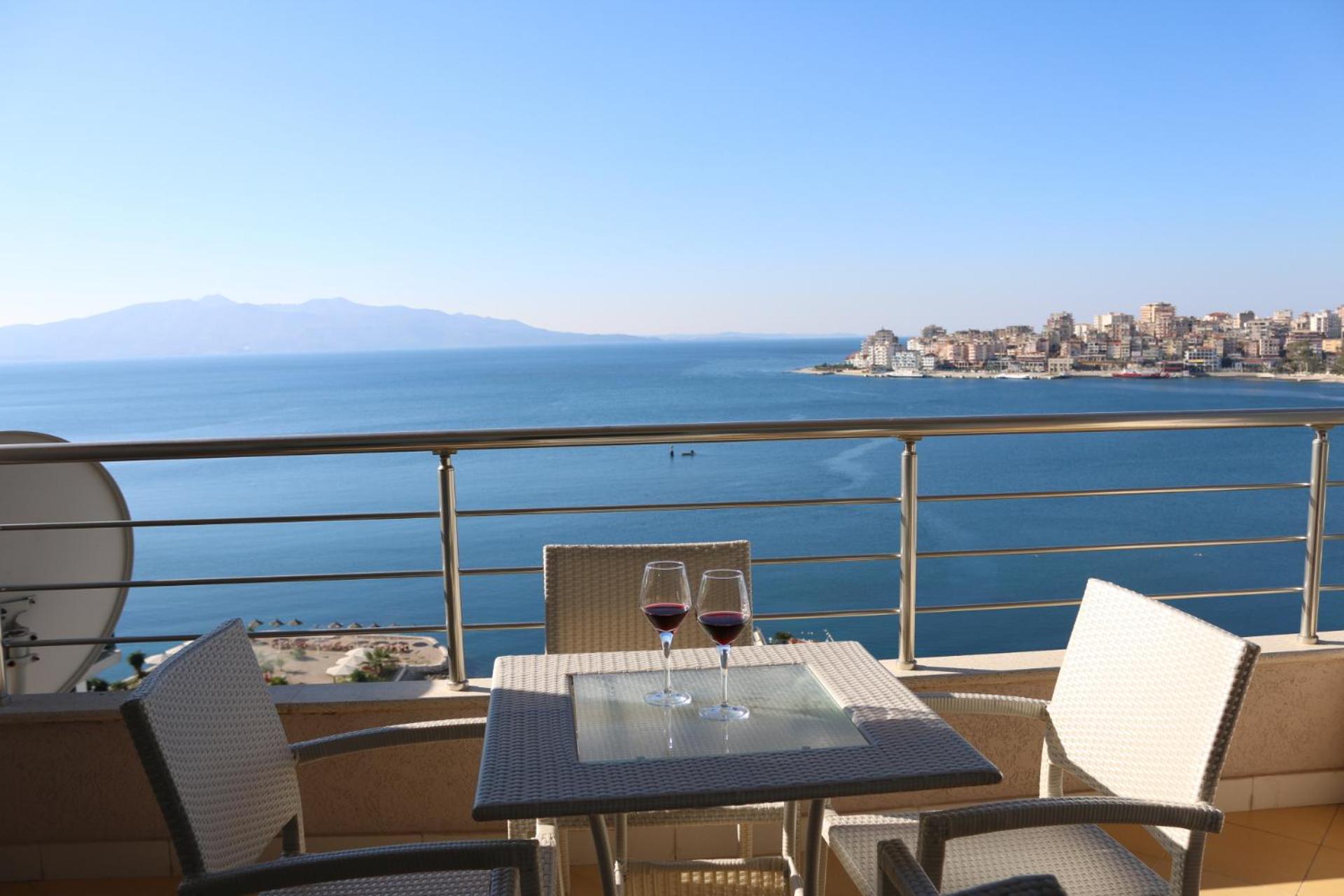Two Worlds Sea View Apartment