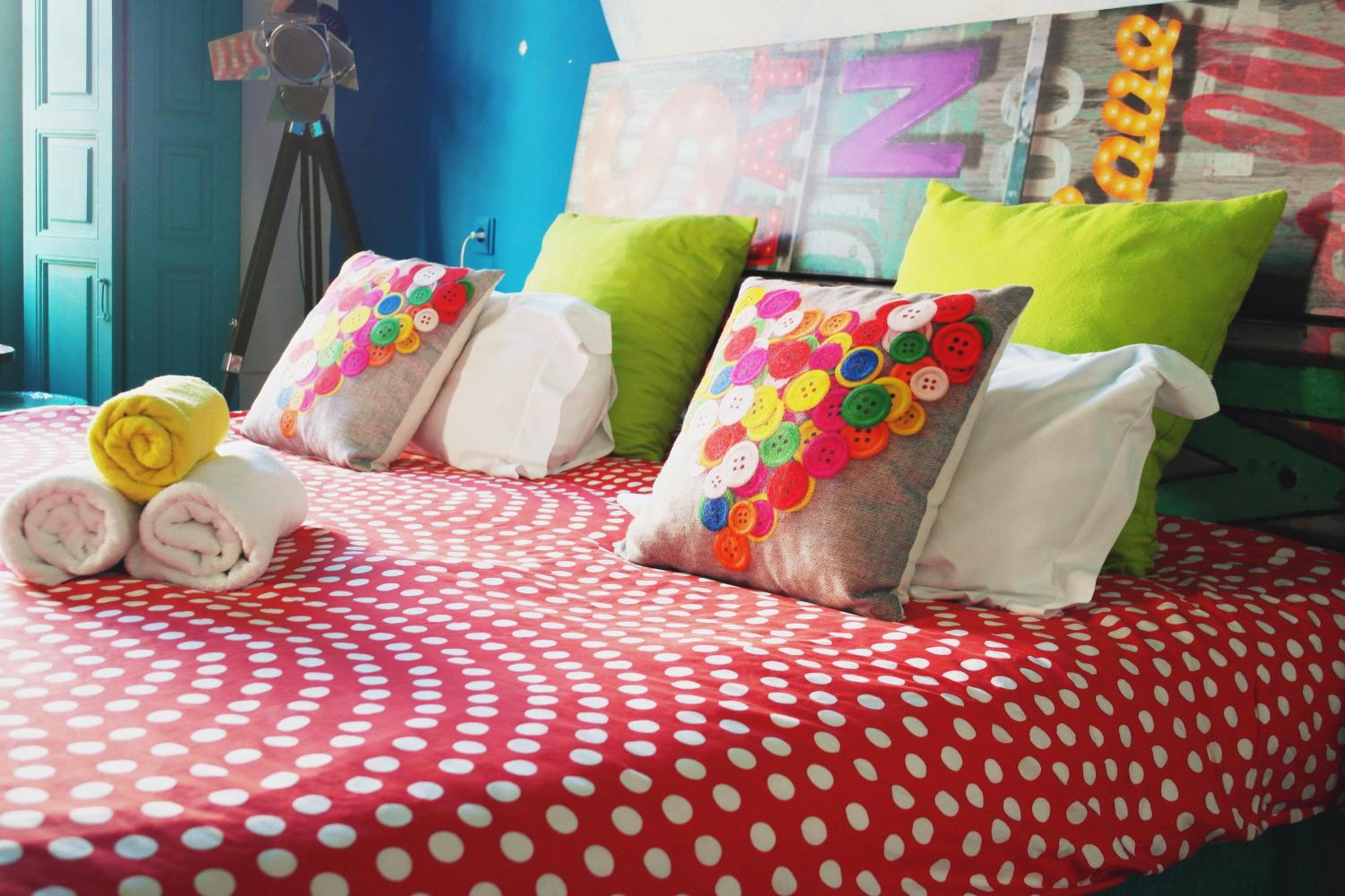 Seville Vacations - Sevilla Kitsch Hostel Art - Property Image 59