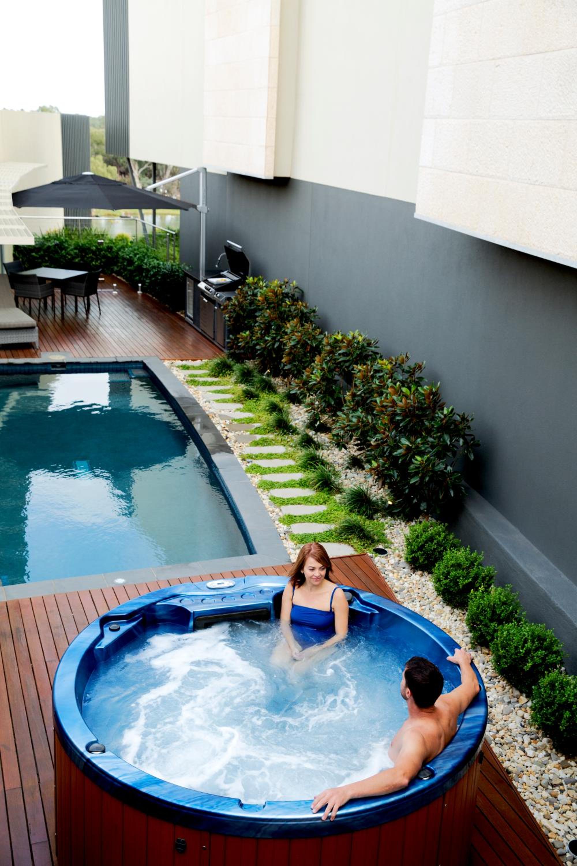 The Frames - Award-Winning Couples Retreat with Private Heated Pool, Spa & Sauna
