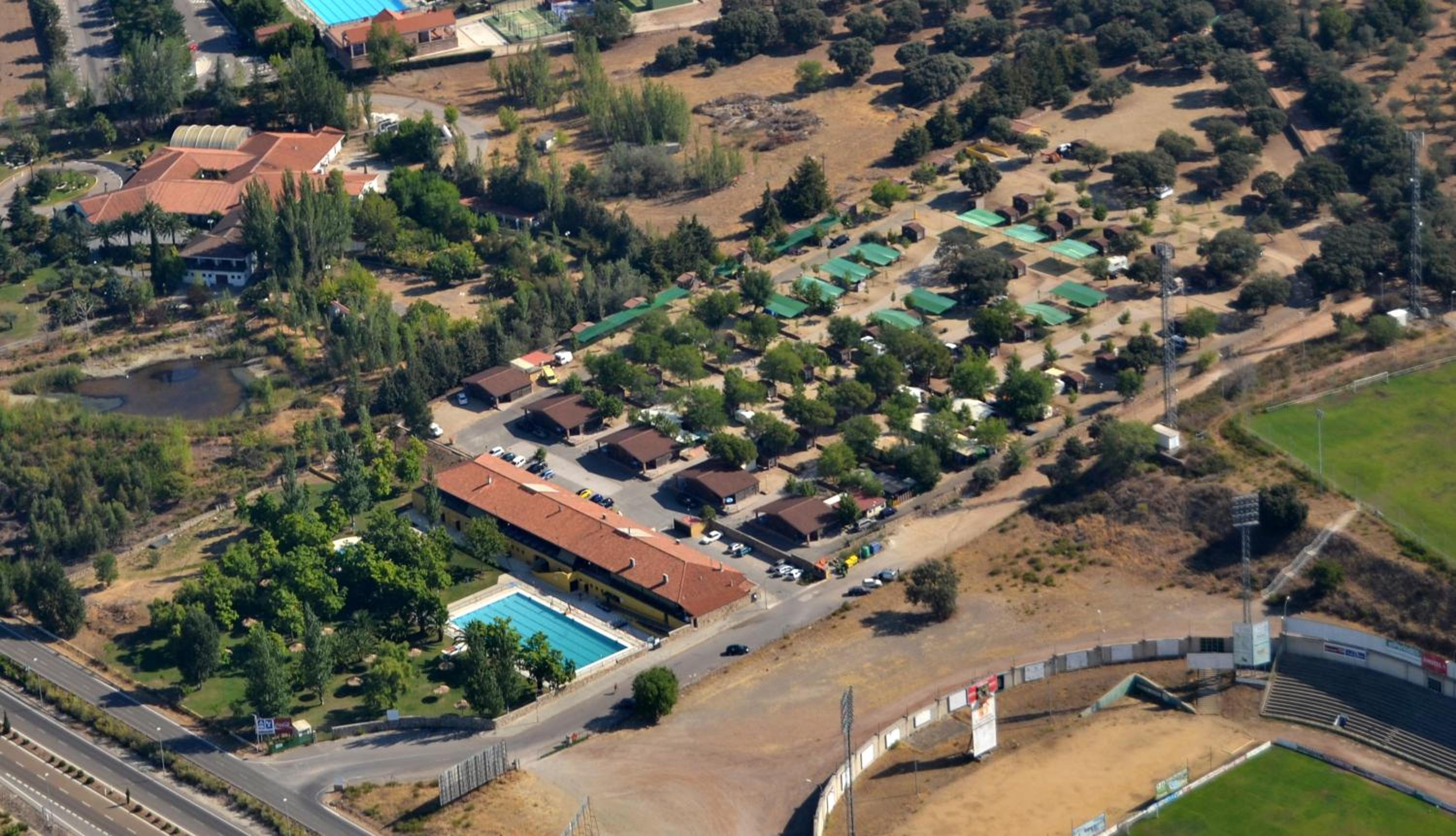 Hostal - Bungalows Camping Cáceres