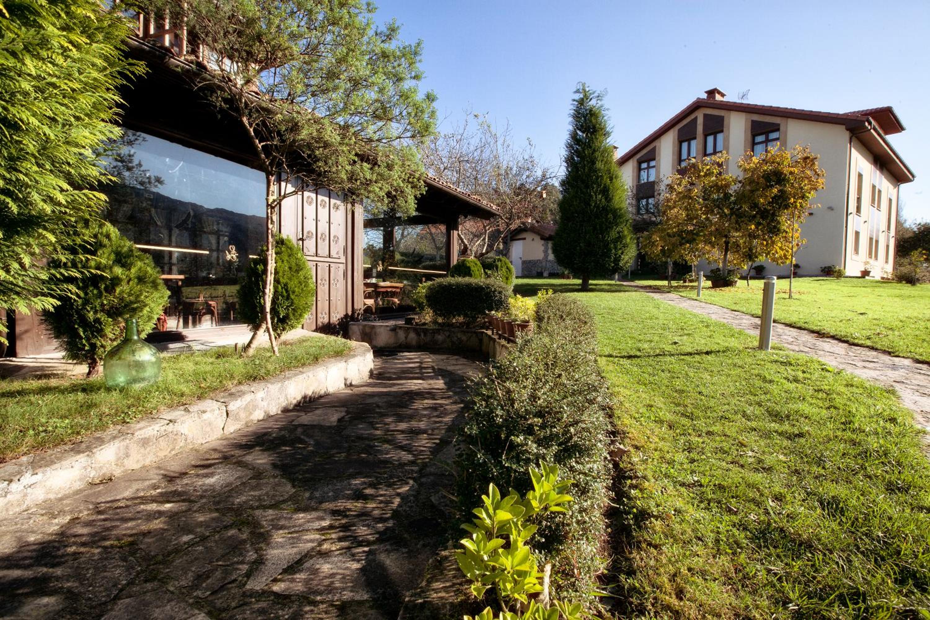 Apartamentos Rurales L'Arquera