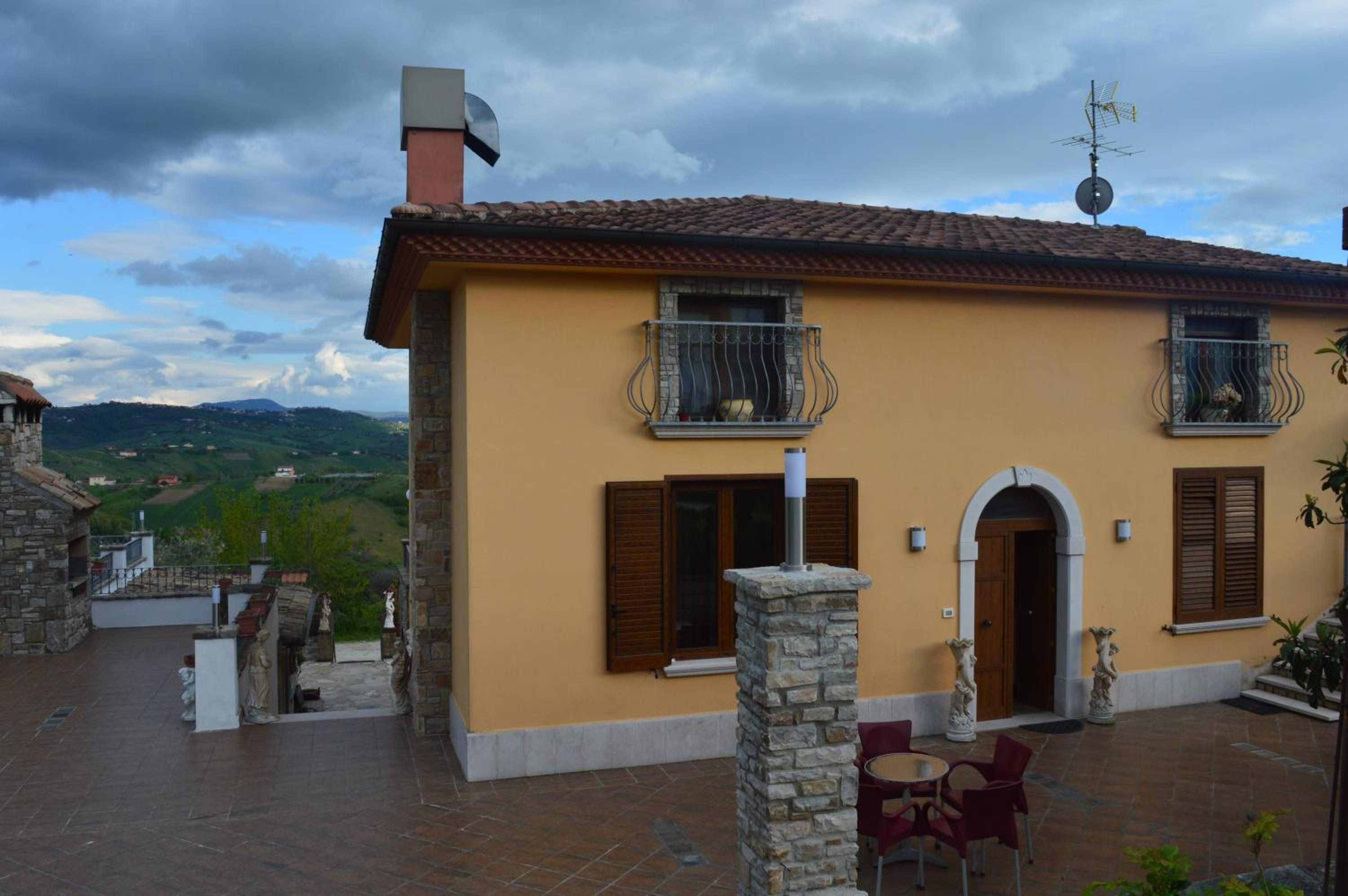 Villa Tre Colli Agri B&B