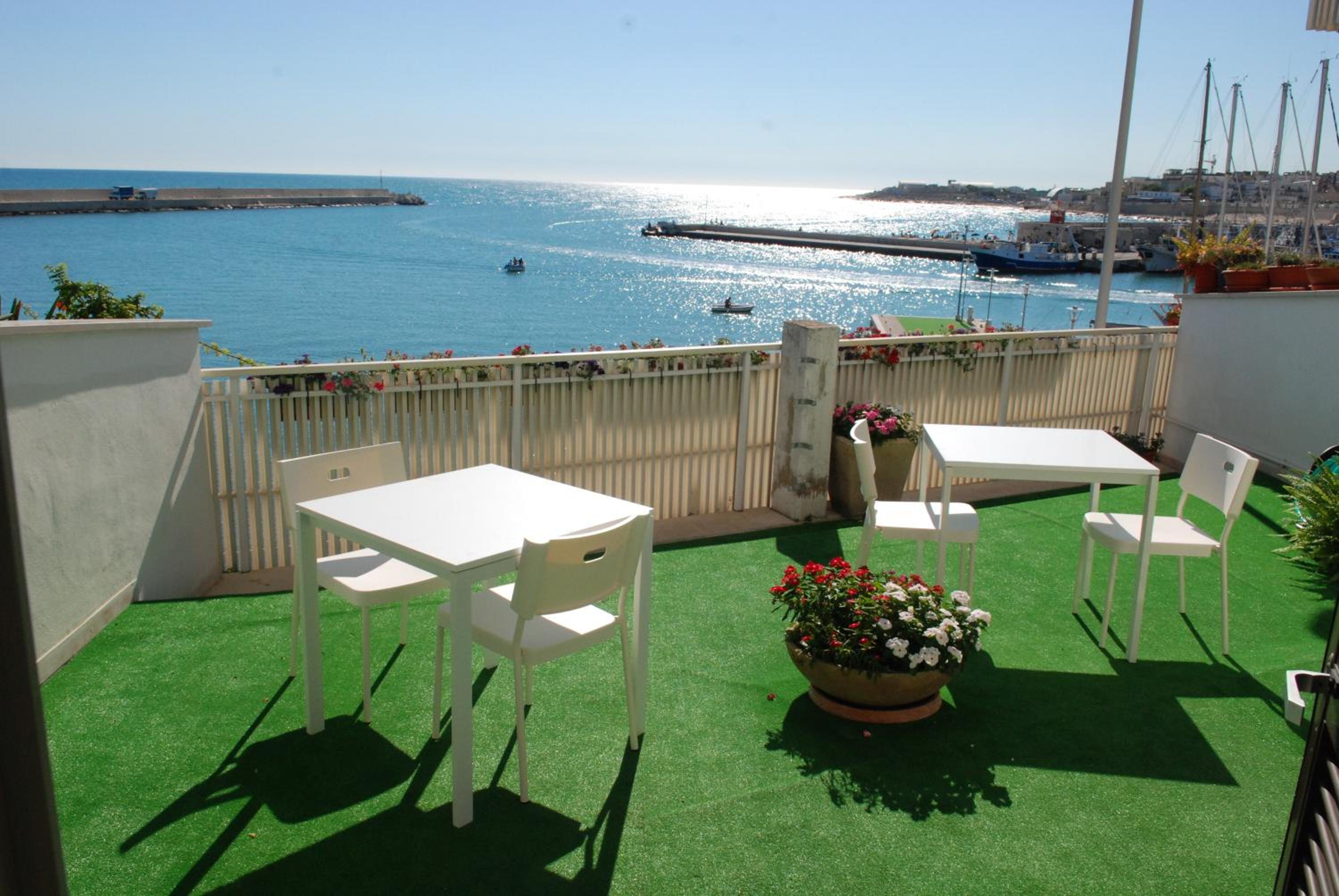 B&B LA BAIA Sea Rooms